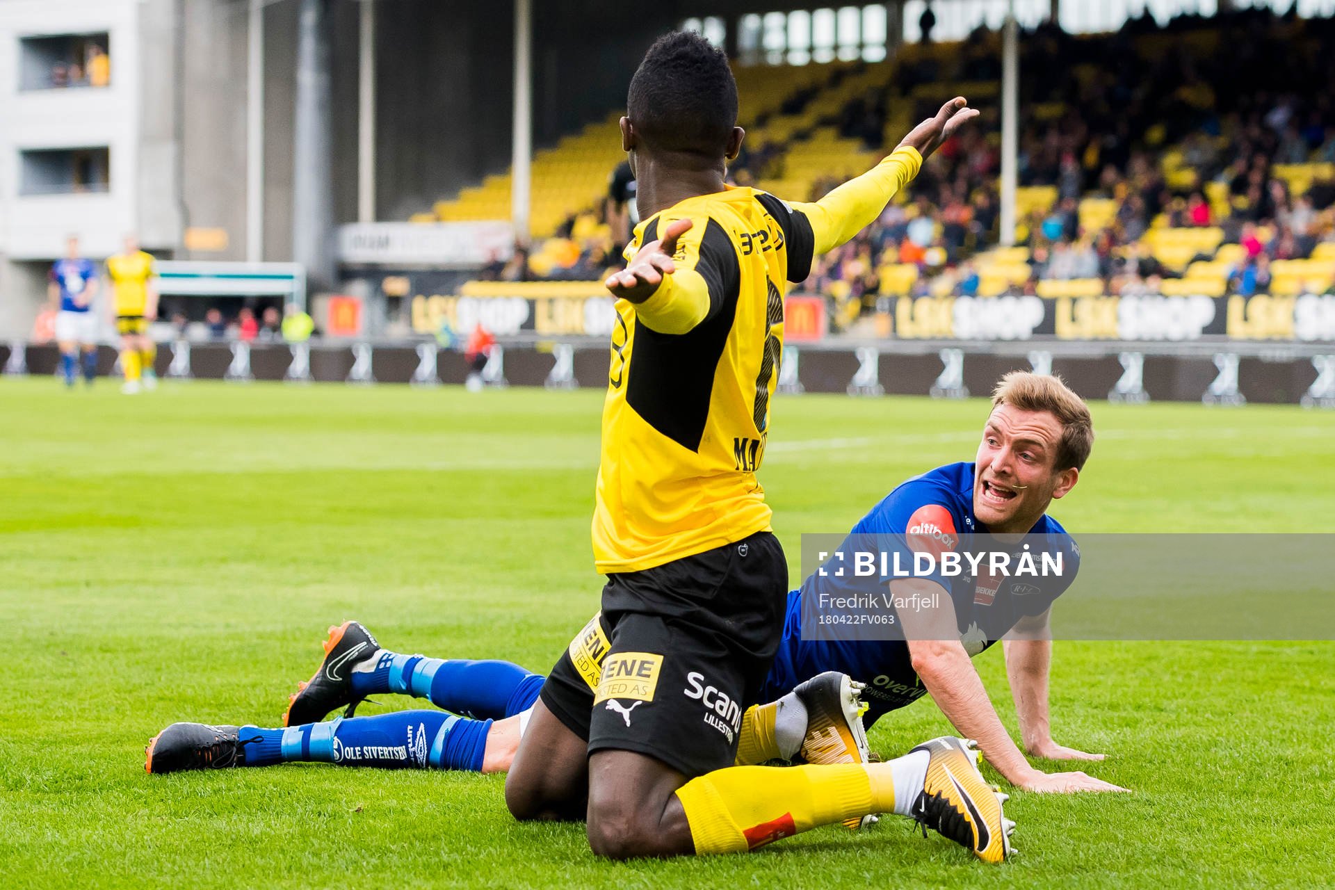 Ifeanyi Mathew of Lillestrøm and Kristoffer Løkberg of