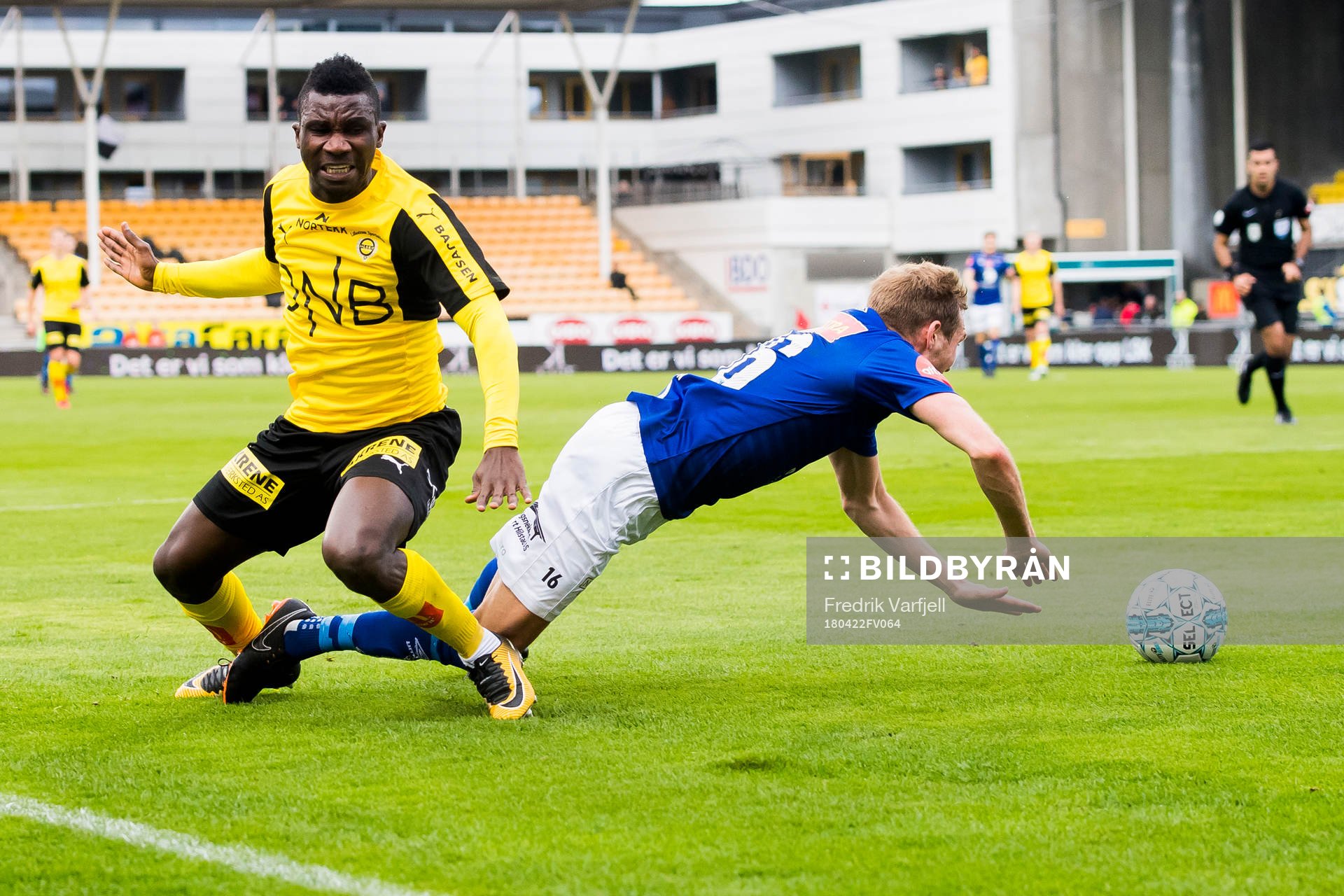 Ifeanyi Mathew of Lillestrøm and Kristoffer Løkberg of