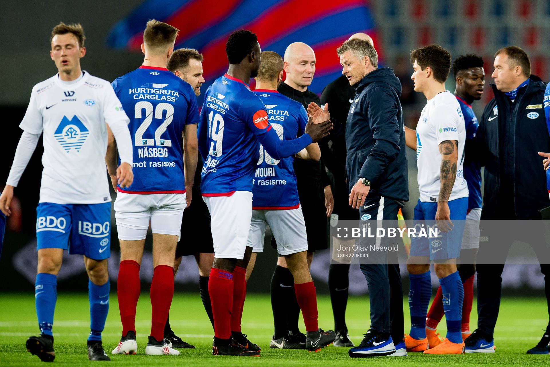 Dag Vidar Hafsås, referee, and Ole Gunnar Solskjær,