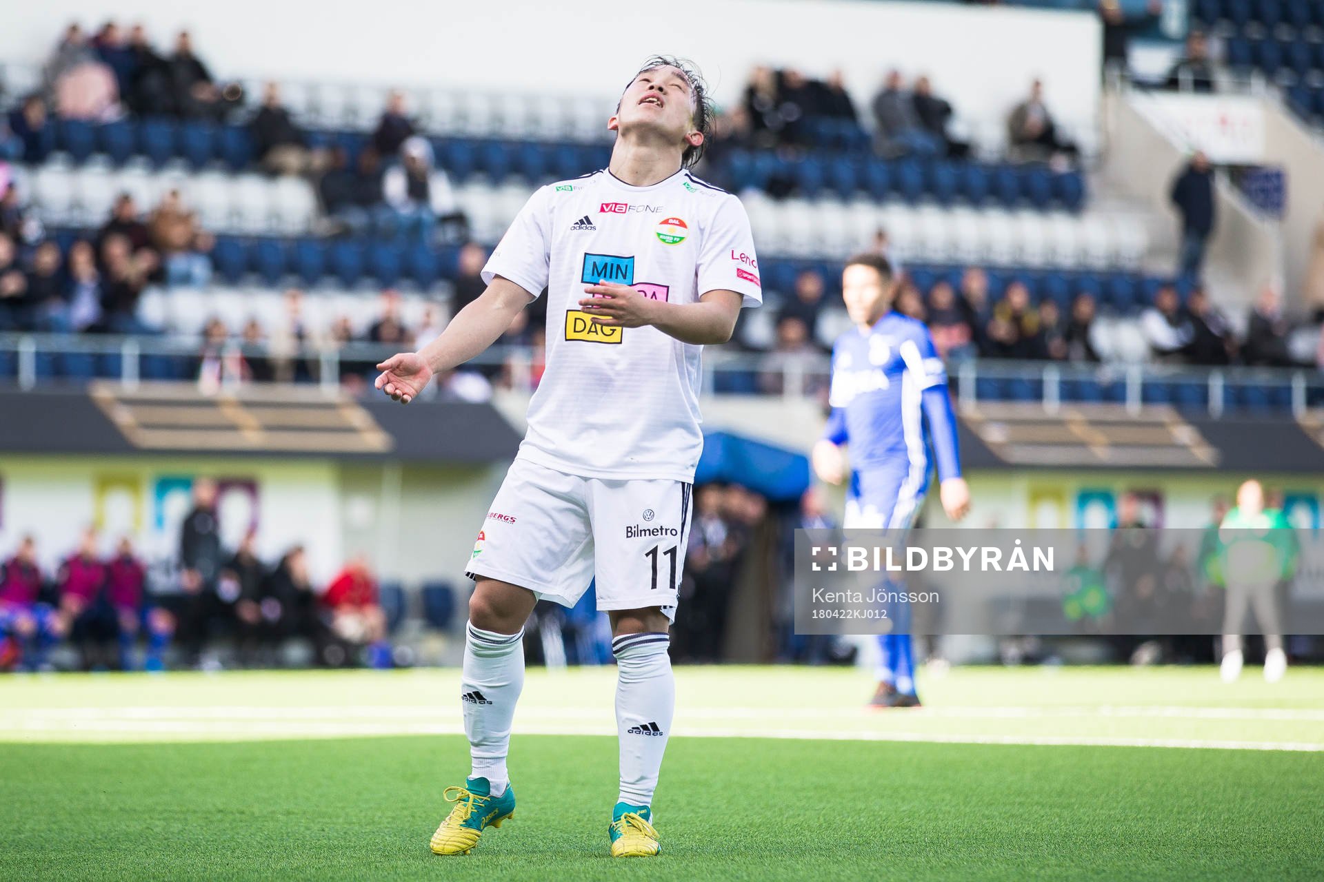 Dalkurds Yukiya Sugita deppar innan fotbollsmatchen i