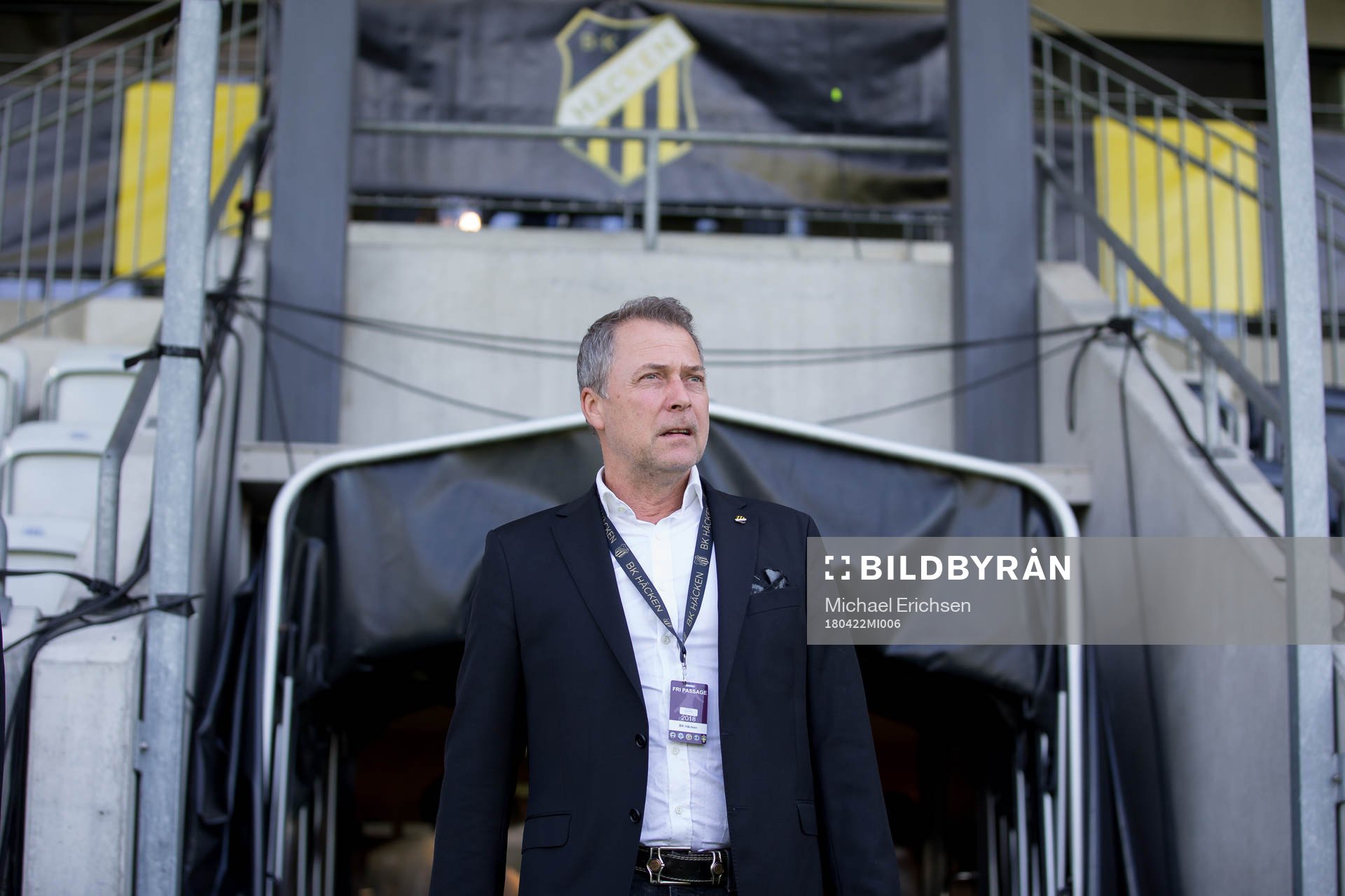 Häckens sportchef Sonny Karlsson innan fotbollsmatchen i