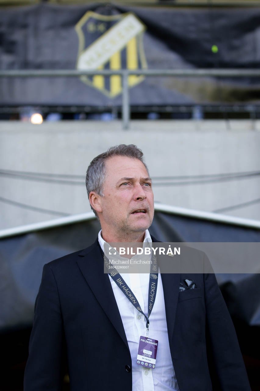 Häckens sportchef Sonny Karlsson innan fotbollsmatchen i