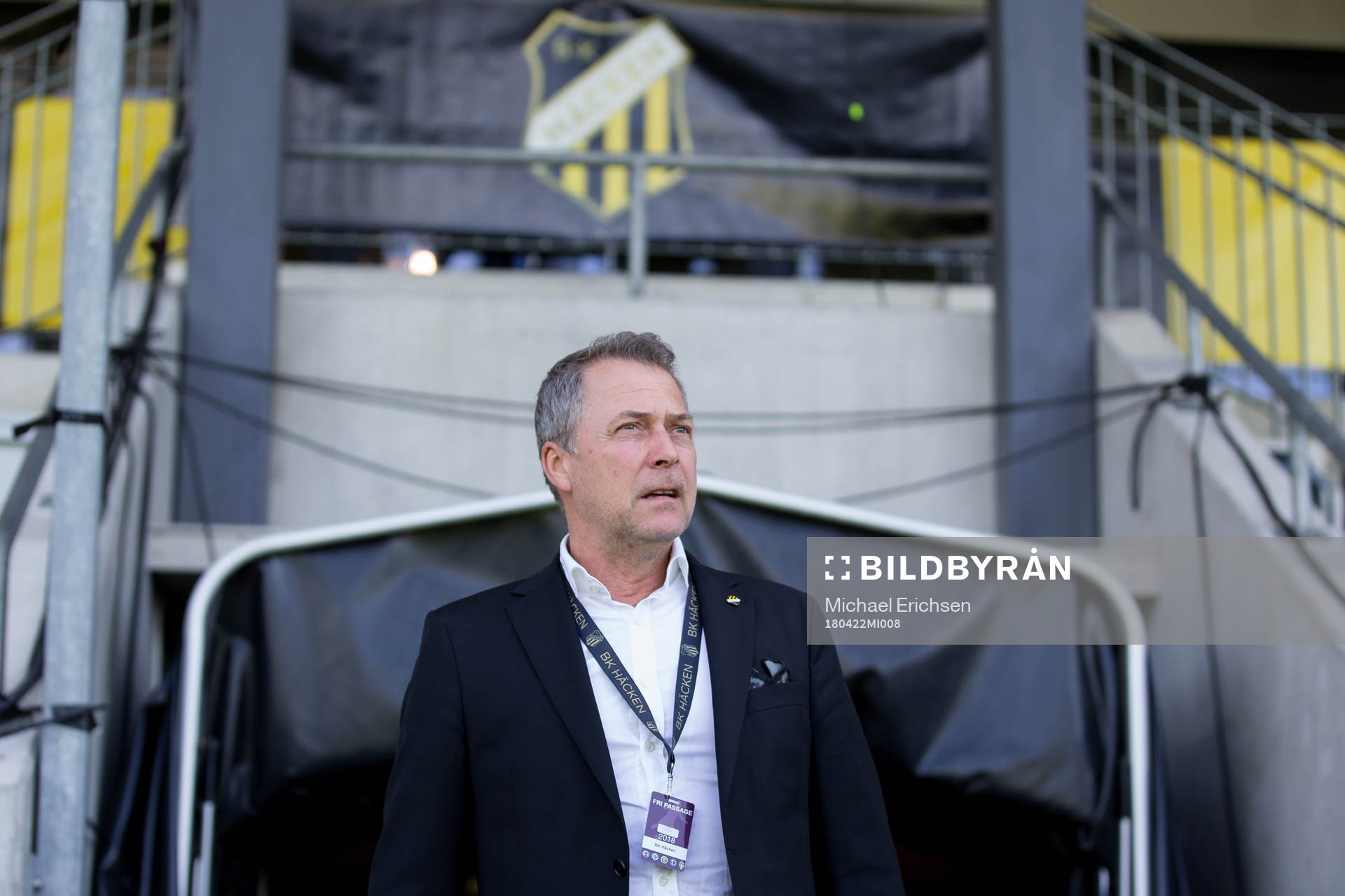 Häckens sportchef Sonny Karlsson innan fotbollsmatchen i