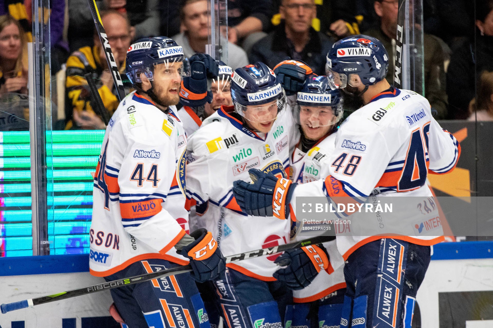 Växjös Elias Pettersson jublar med lagkamrater