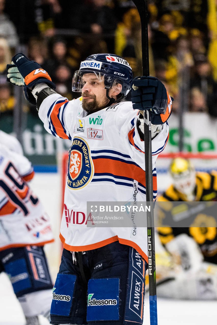 Växjös Janne Pesonen jublar