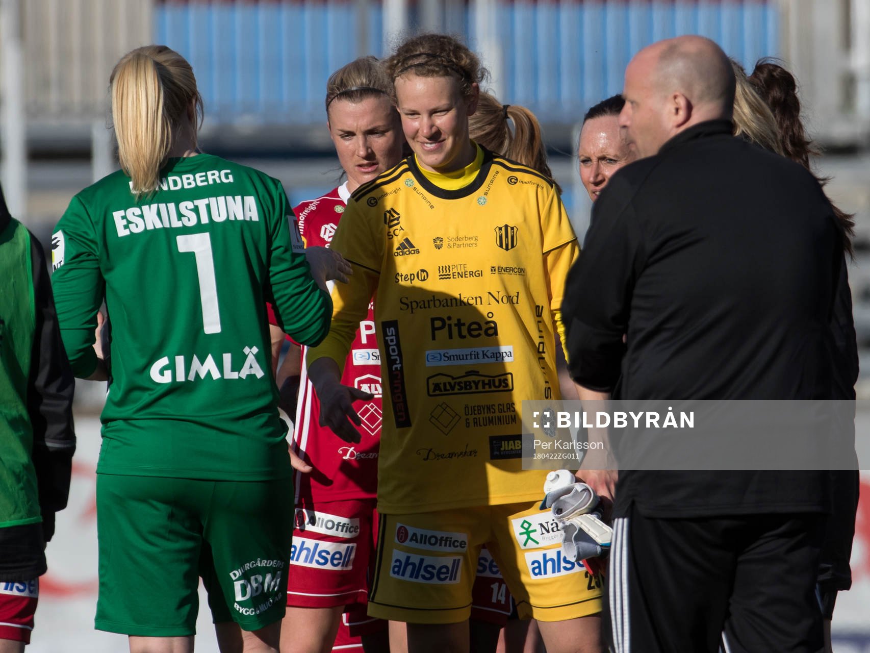 Piteås målvakt Cajsa Andersson jublar