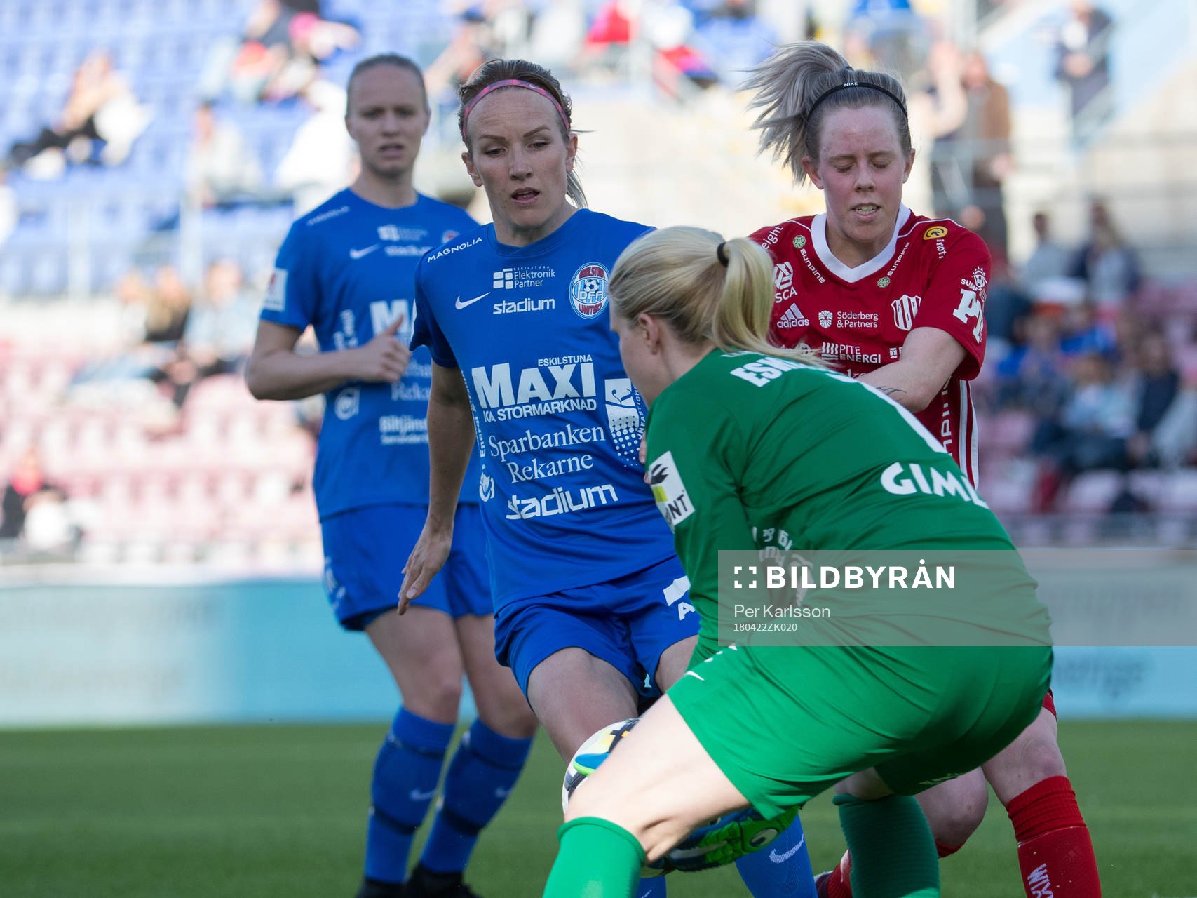 Piteås Cecilia Edlund  framme och oroar Eskilstunas