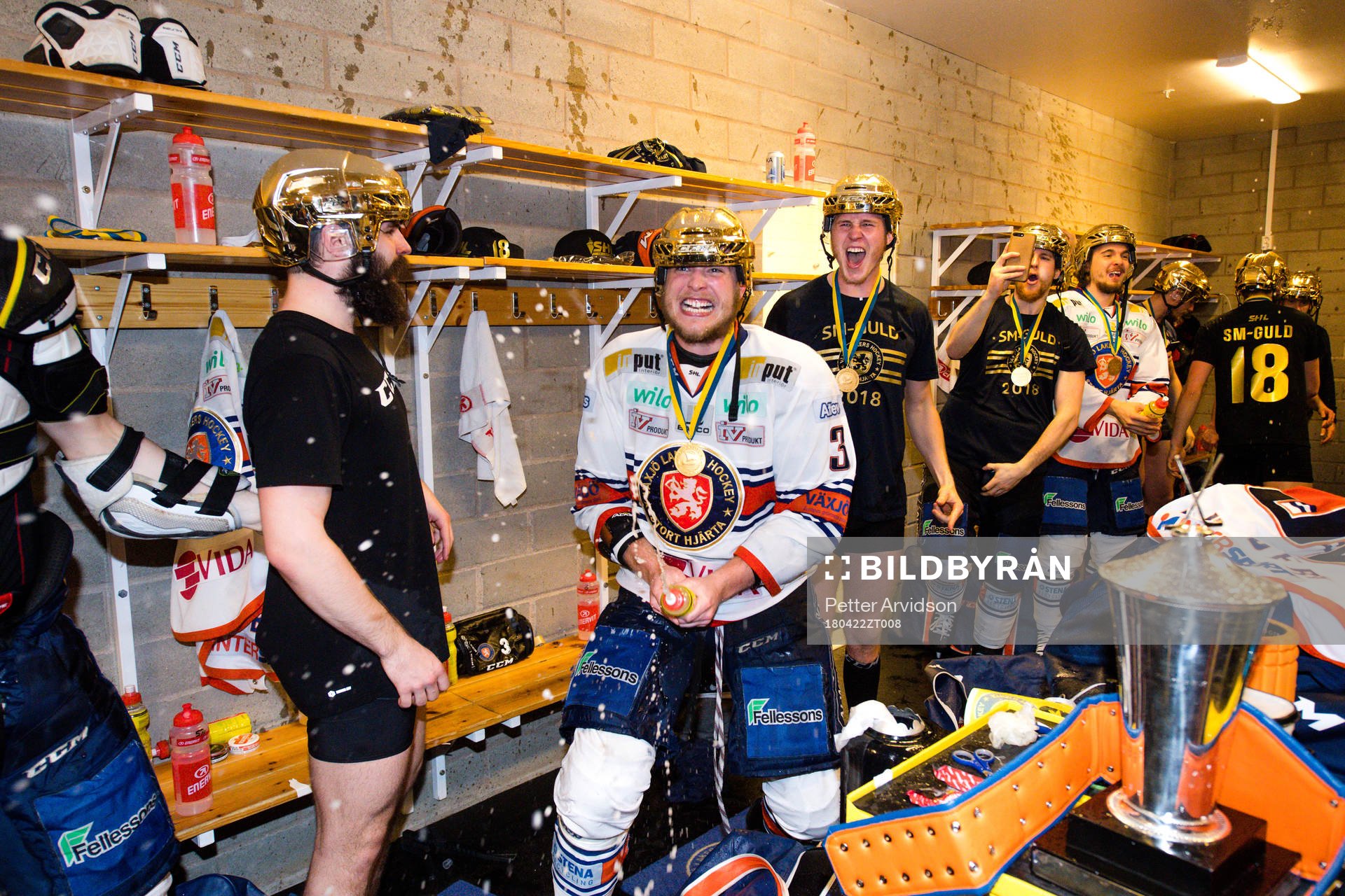 Växjös Oliver Bohm  jublar i omklädningsrummet