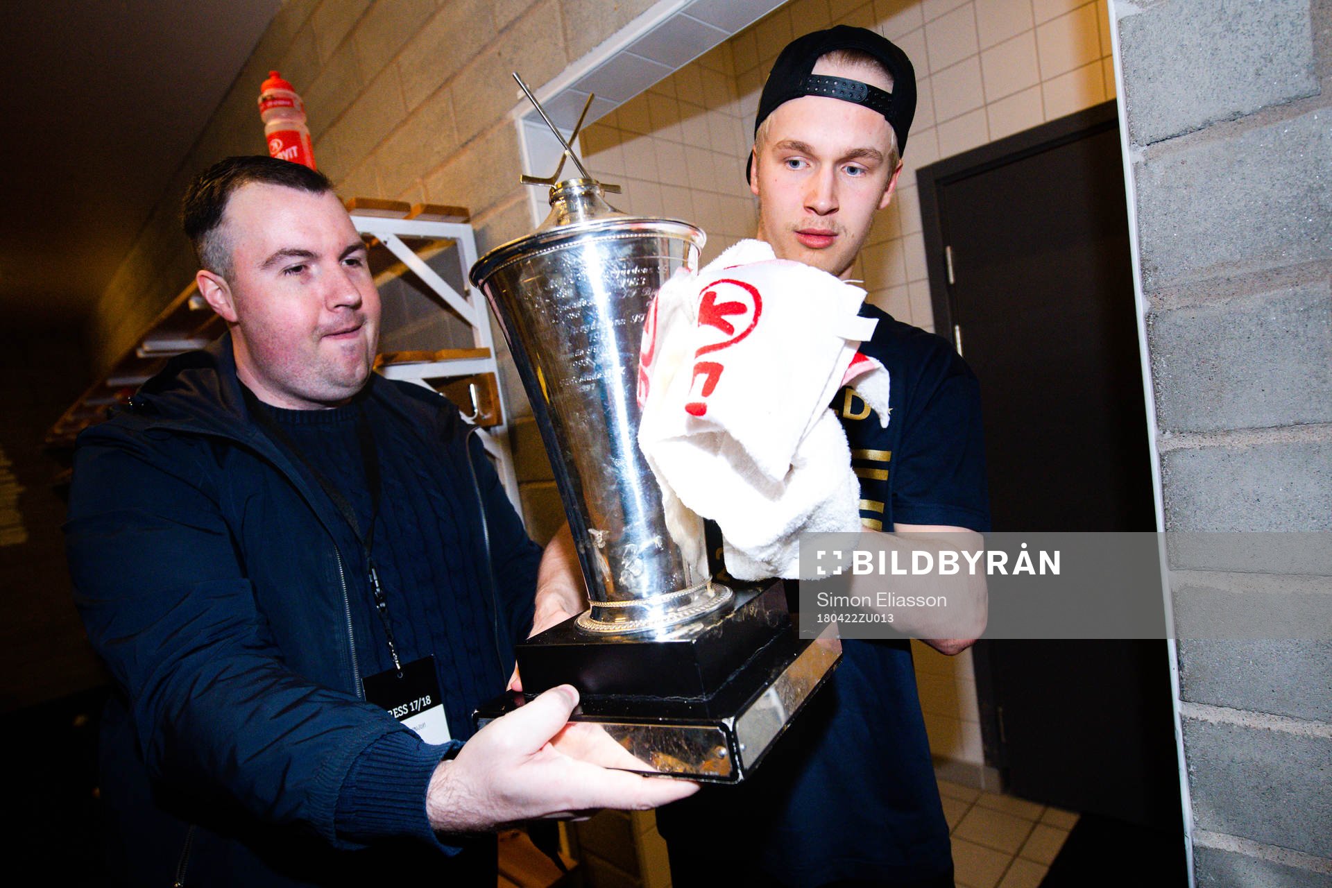 Expressens Johan Svensson hjälper Växjös Elias