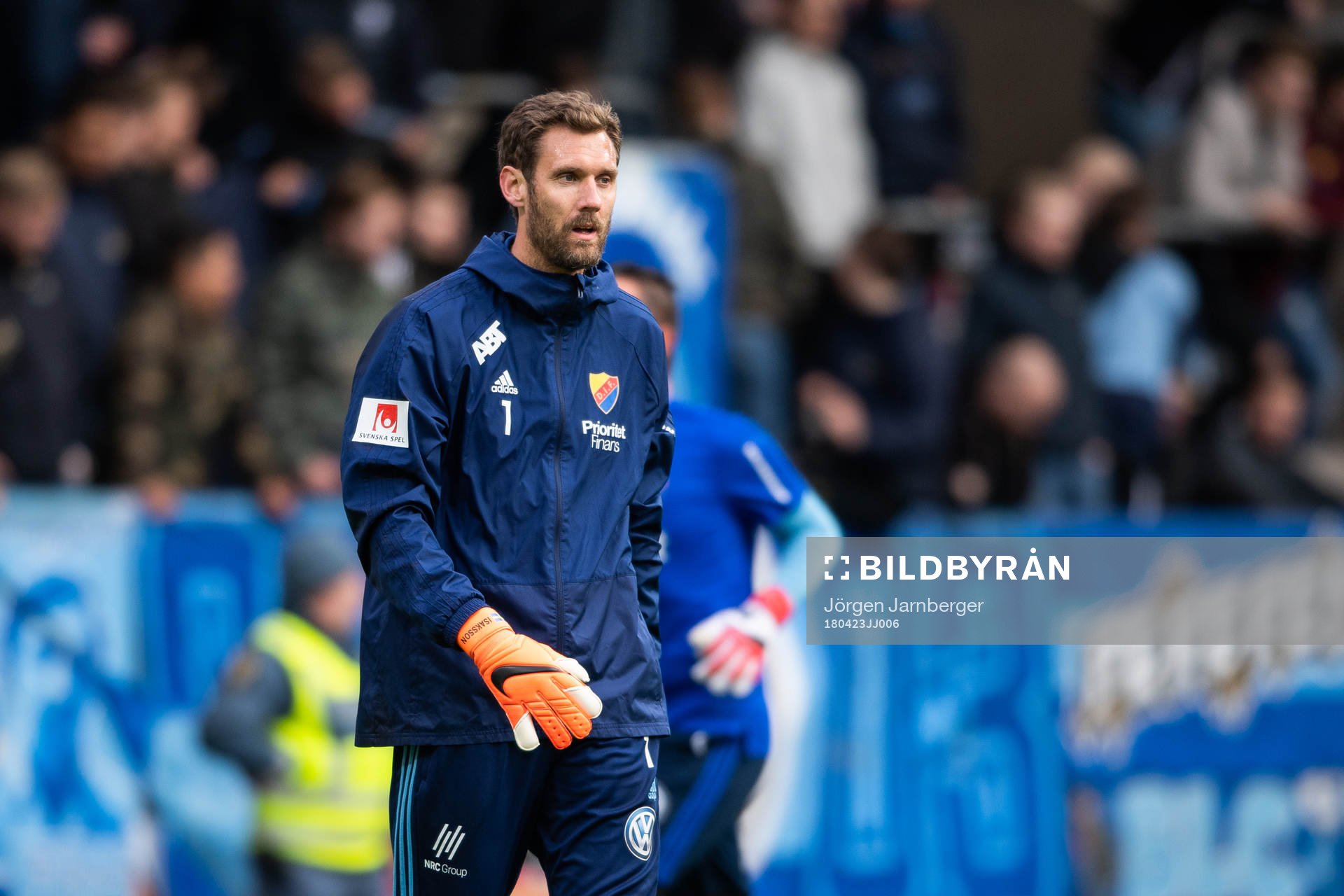 Djurgårdens målvakt Andreas Isaksson under uppvärmningen inför fotbollsmatchen i Allsvenskan mellan Elfsborg och Djurgården den 23 april 2018 i Borås.