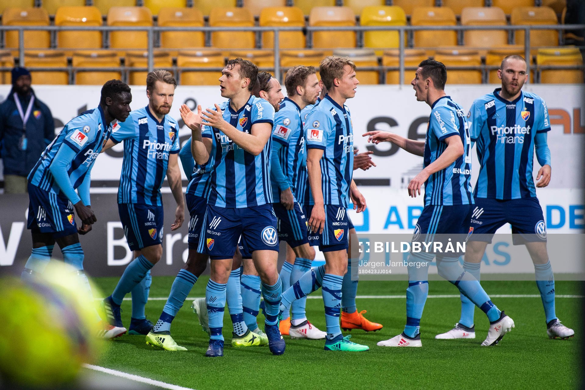 Djurgårdens Jonathan Ring jublar med lagkamrater