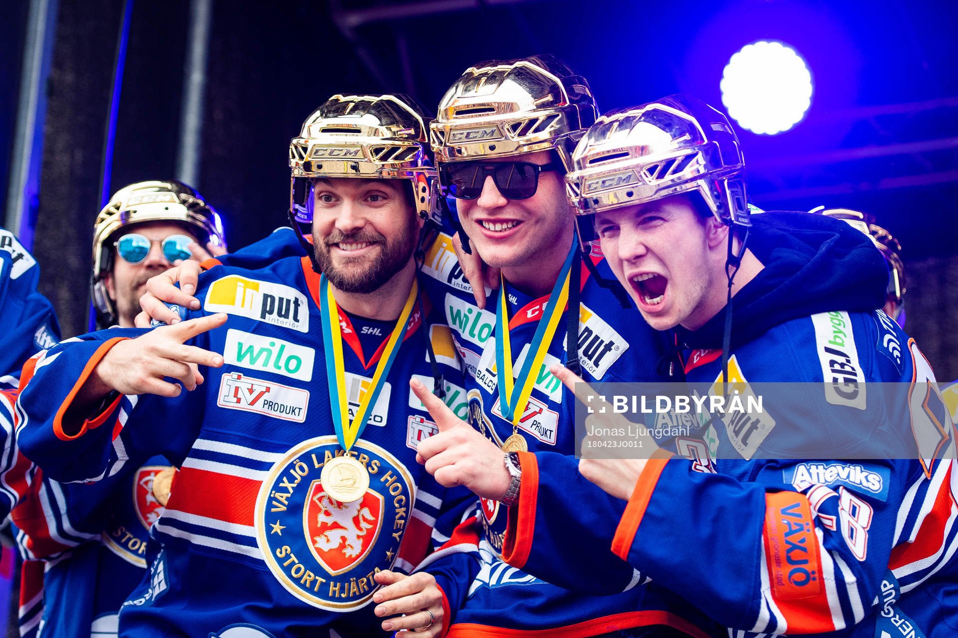 Noah Welch, Oliver Bohm och Nils Carnbäck jublar när