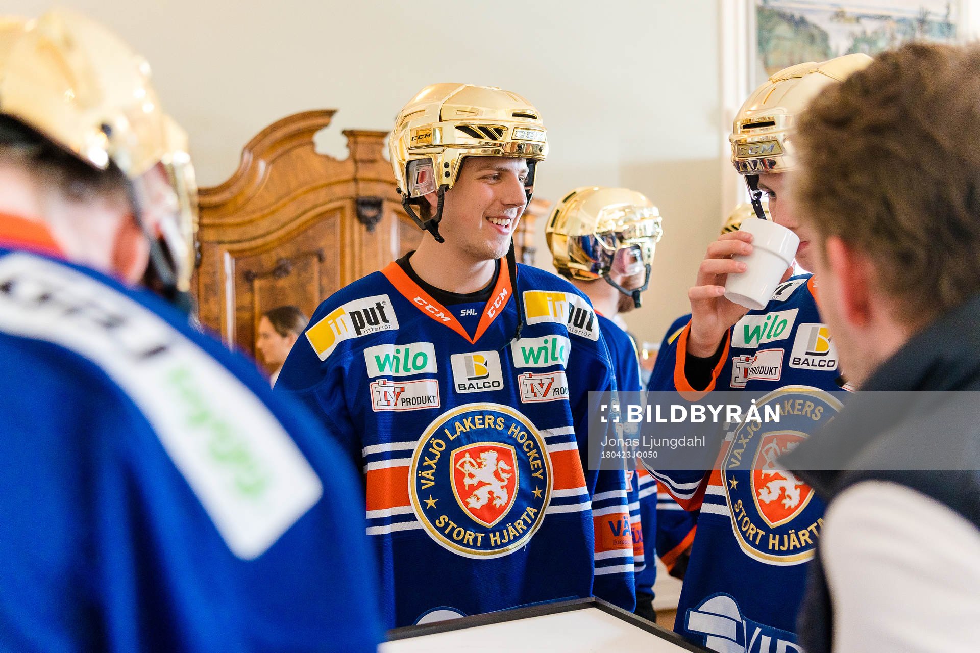 Växjös målvakt Pontus Eltonius när Växjö firar