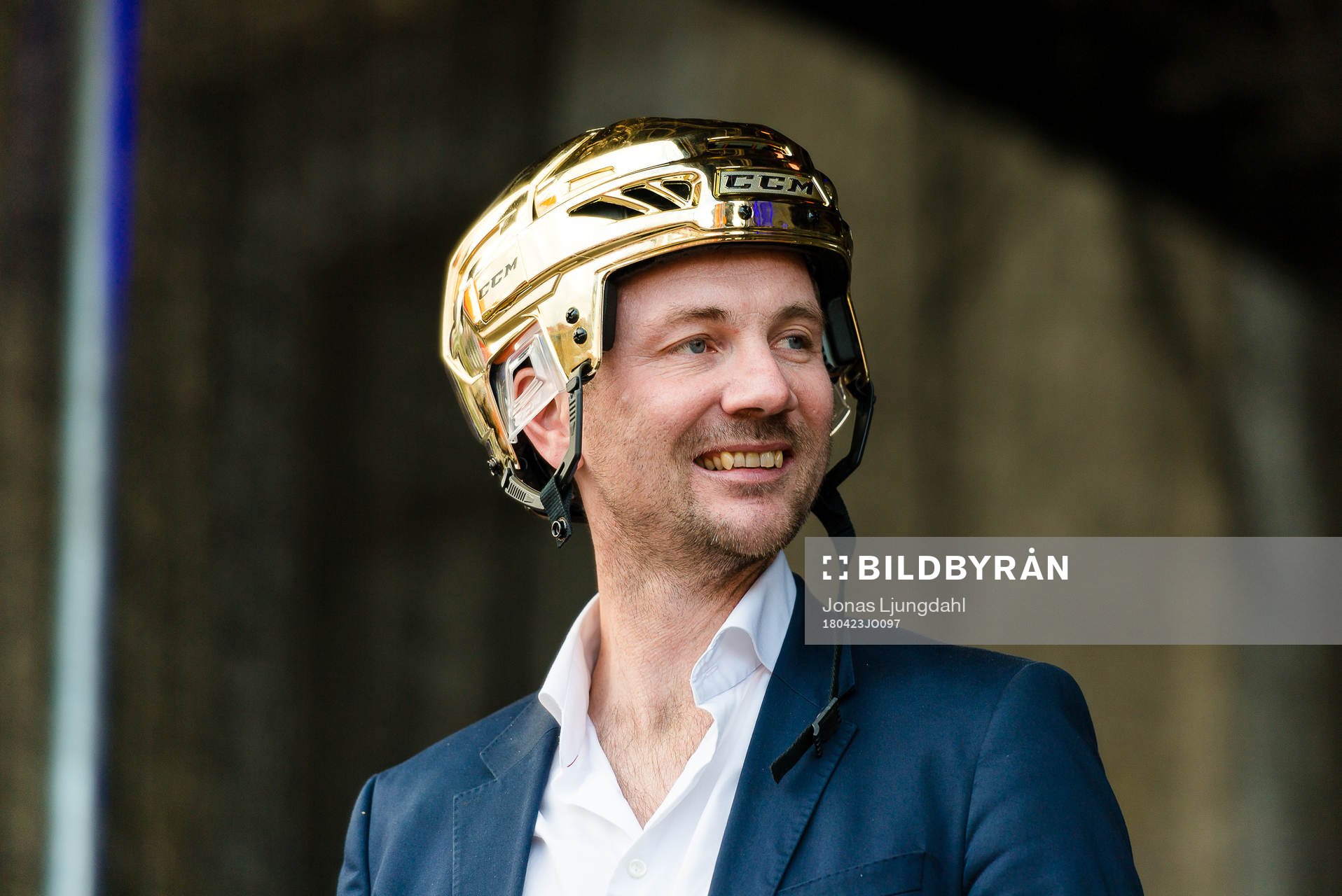 Växjös sportchef Henrik Evertsson när Växjö firar
