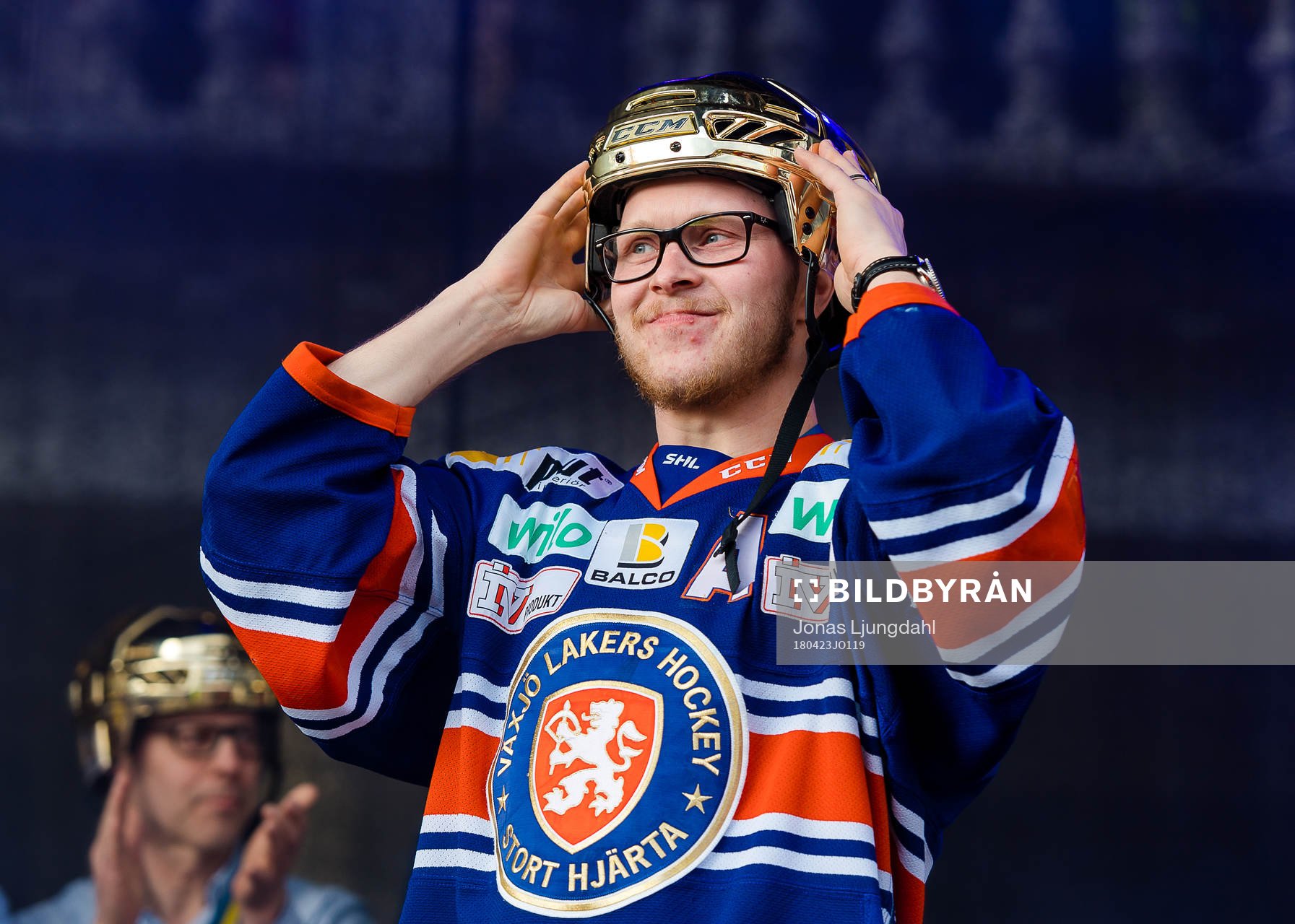 Växjös Tuomas Kiiskinen när Växjö firar SM-guldet på