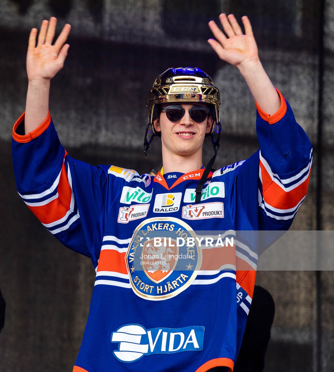Växjös Elias Pettersson när Växjö firar SM-guldet på