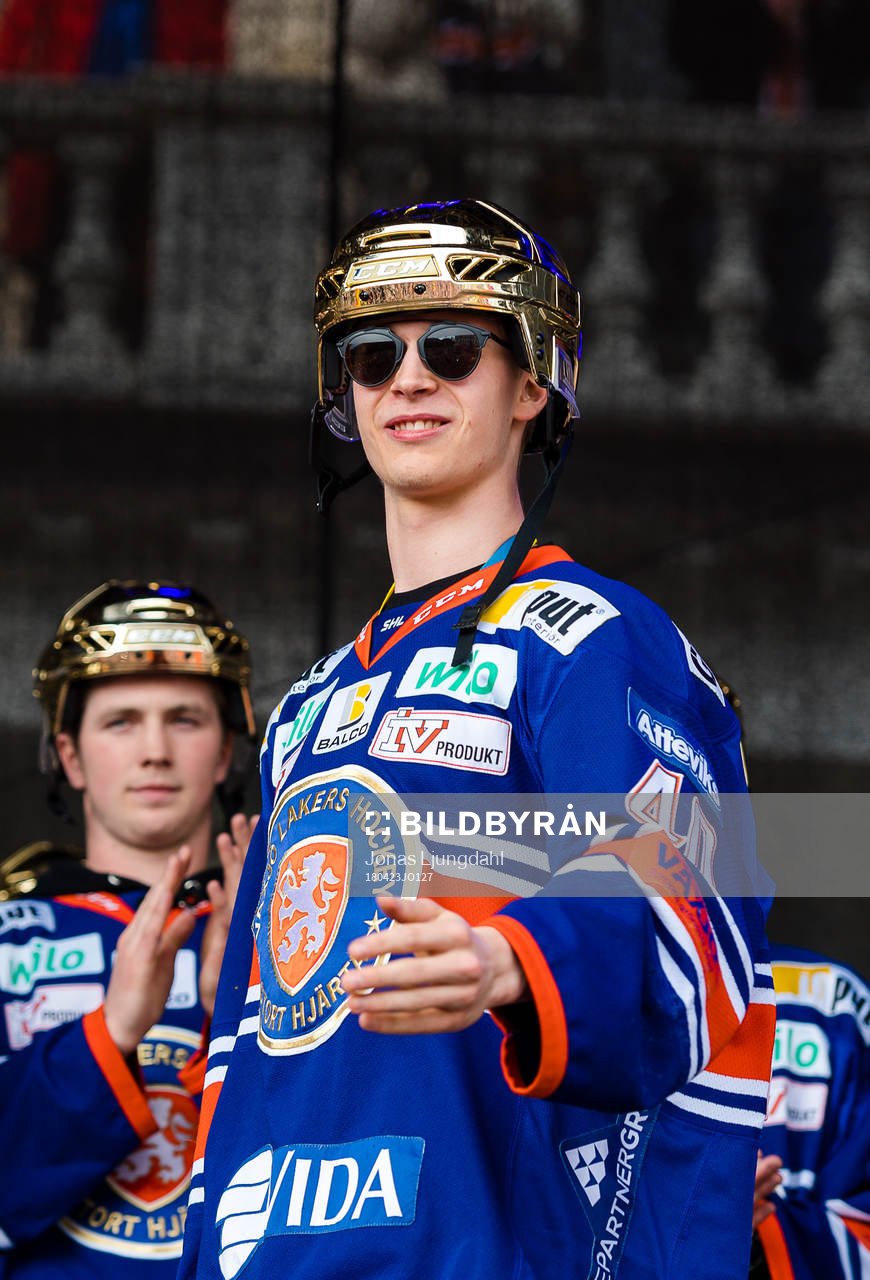 Växjös Elias Pettersson när Växjö firar SM-guldet på