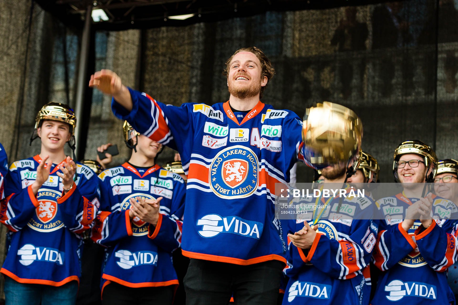 Växjös Erik Josefsson när Växjö firar SM-guldet på