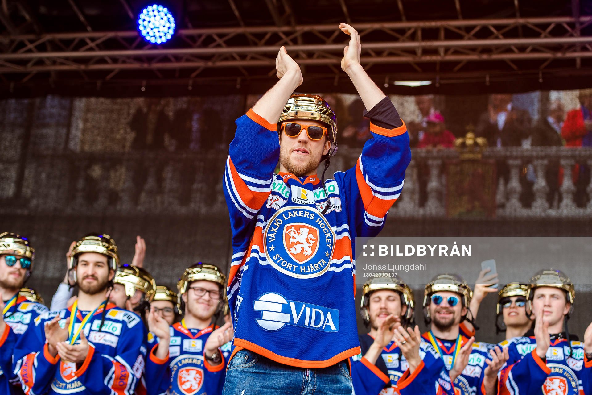 Växjös Eric Martinsson när Växjö firar SM-guldet på