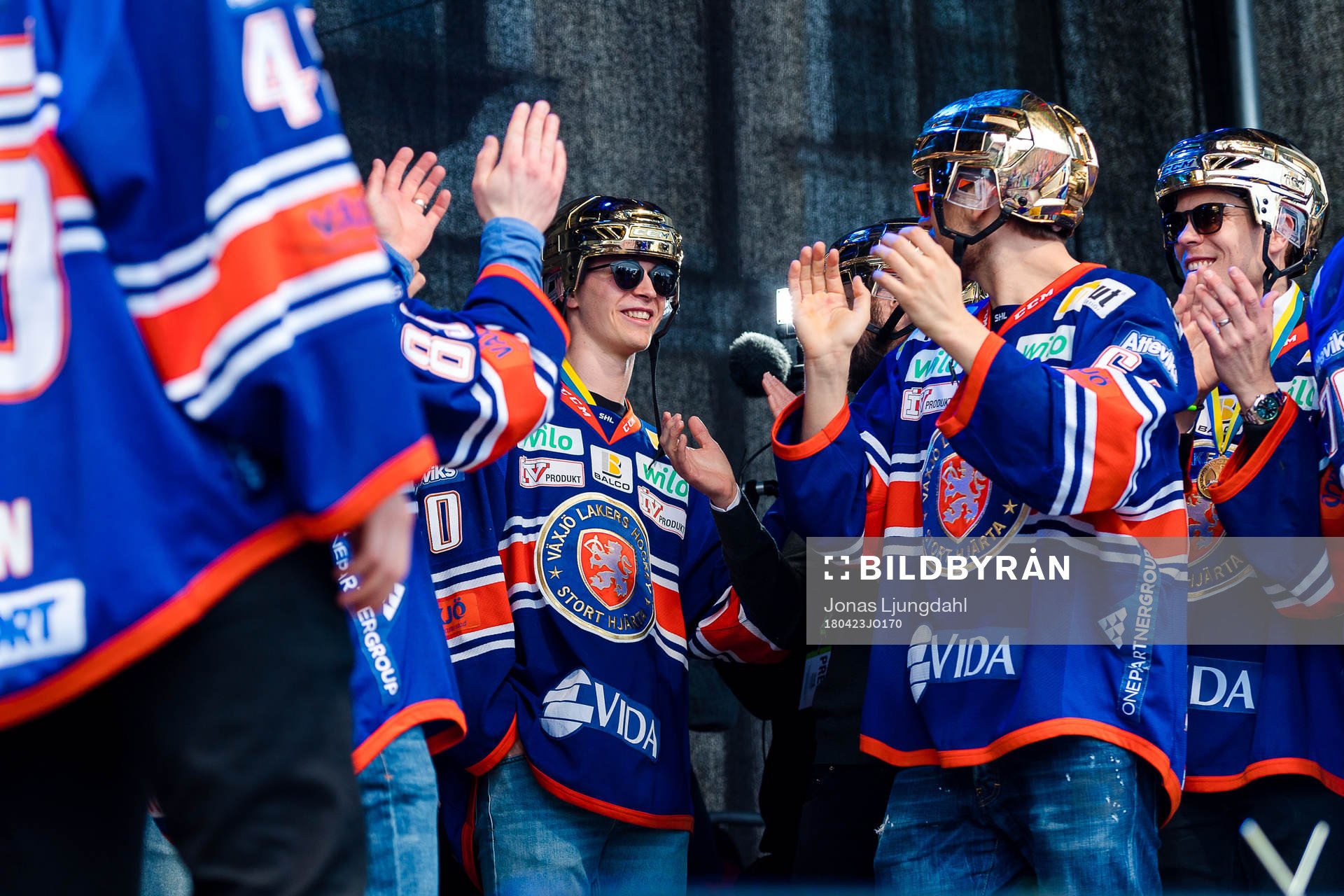 Växjös Elias Pettersson när Växjö firar SM-guldet på