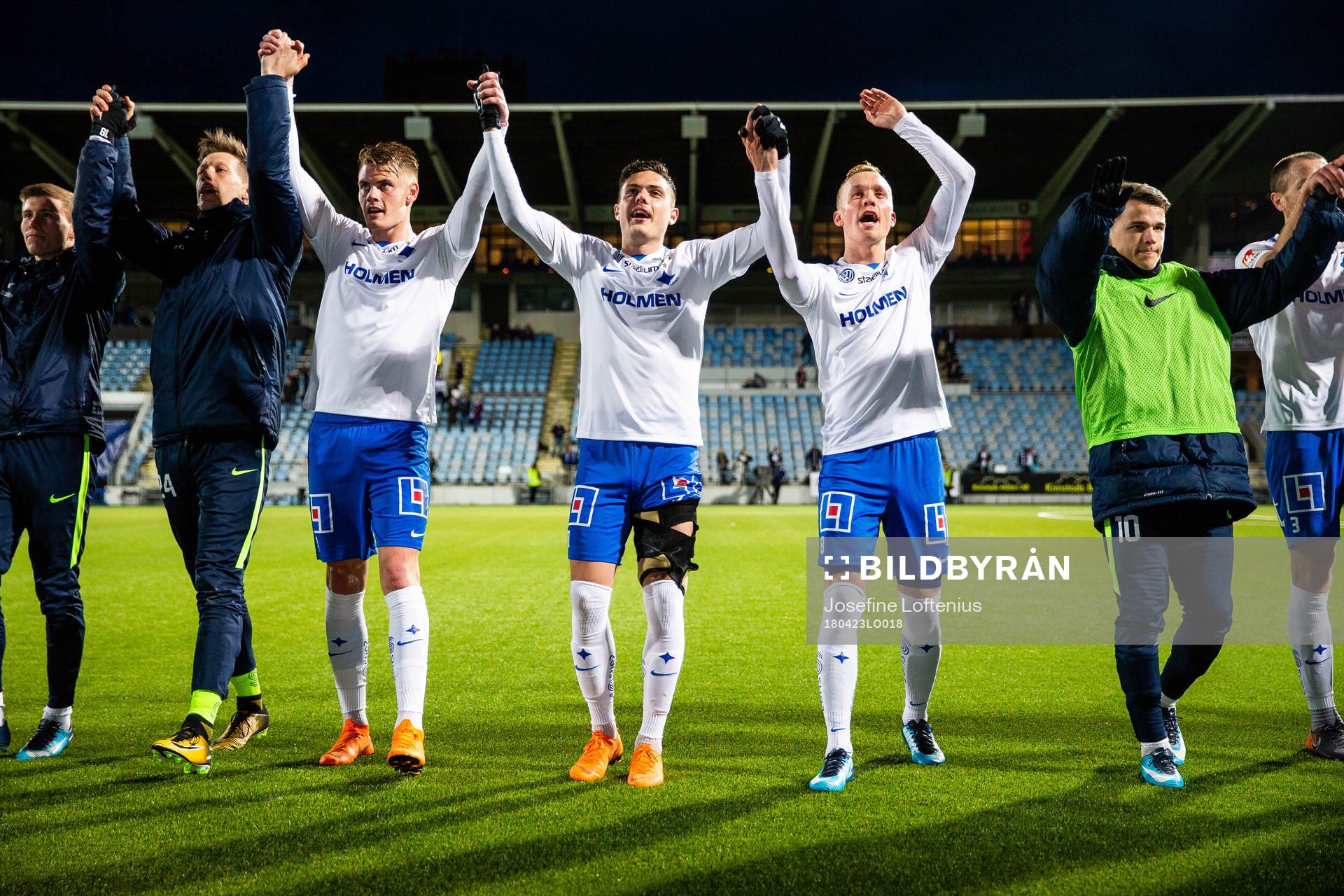 Norrköpings David Moberg Karlsson och Gudmundur Thorarinsson med flera jublar efter fotbollsmatchen i Allsvenskan mellan Norrköping och Sirius den 23 april 2018 i Norrköping.