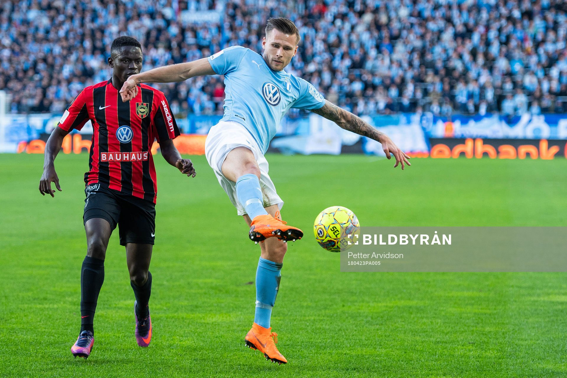 Malmö FFs Arnór Ingvi Traustason och Brommapojkarnas Eric