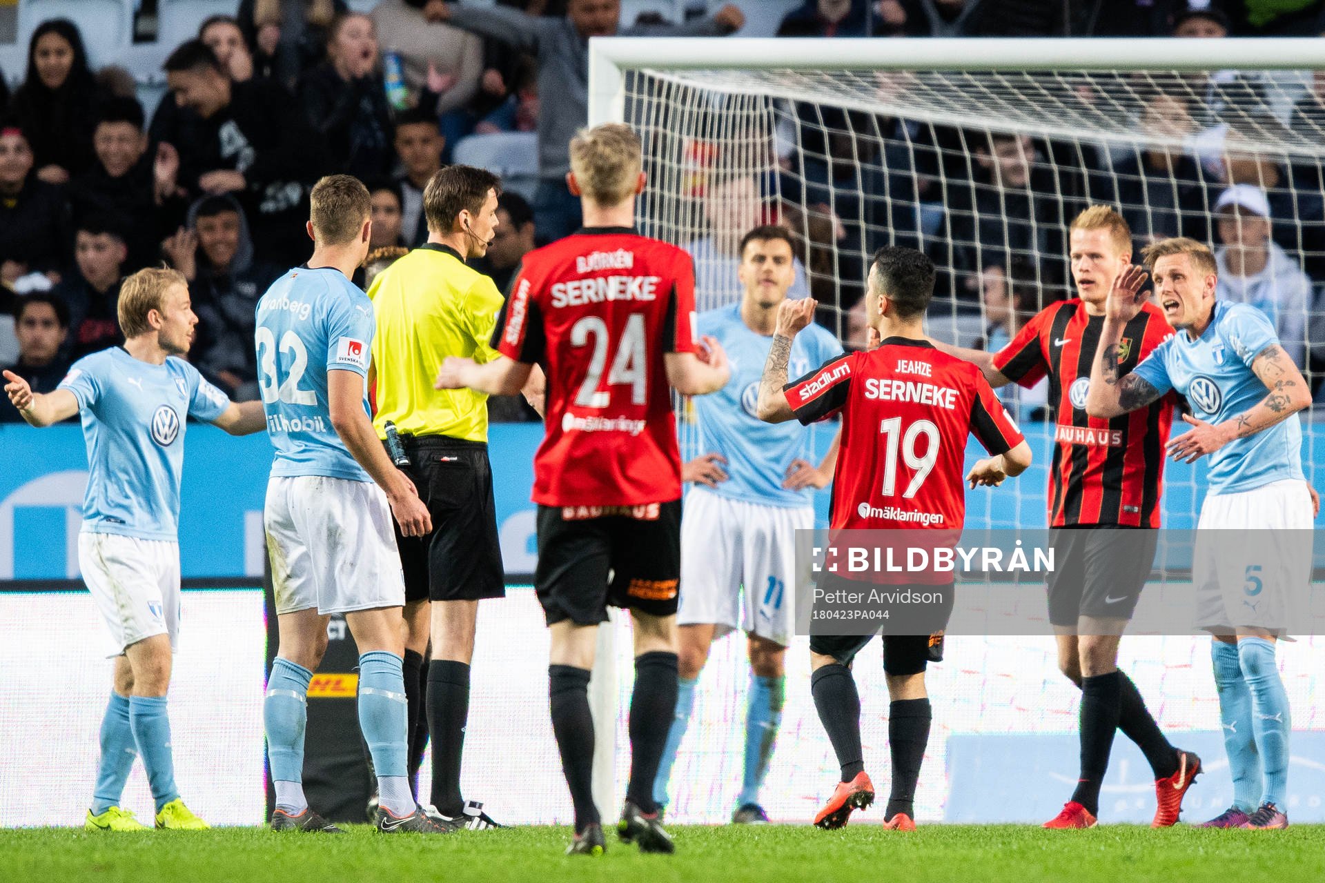 Domare Magnus Lindgren dömer straff till Brommapojkarna