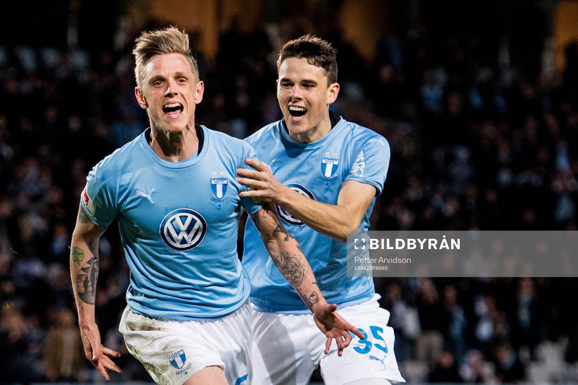 Malmö FFs Sören Rieks jublar med Samuel Adrian efter sitt 3-1 mål under fotbollsmatchen i Allsvenskan mellan Malmö FF och Brommapojkarna den 23 april 2018 i Malmö.