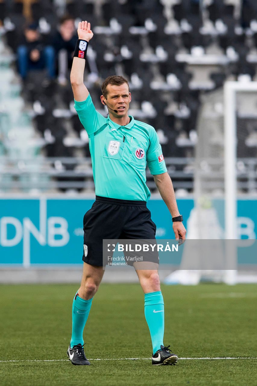 Sigurd Smehus Kringstad, referee