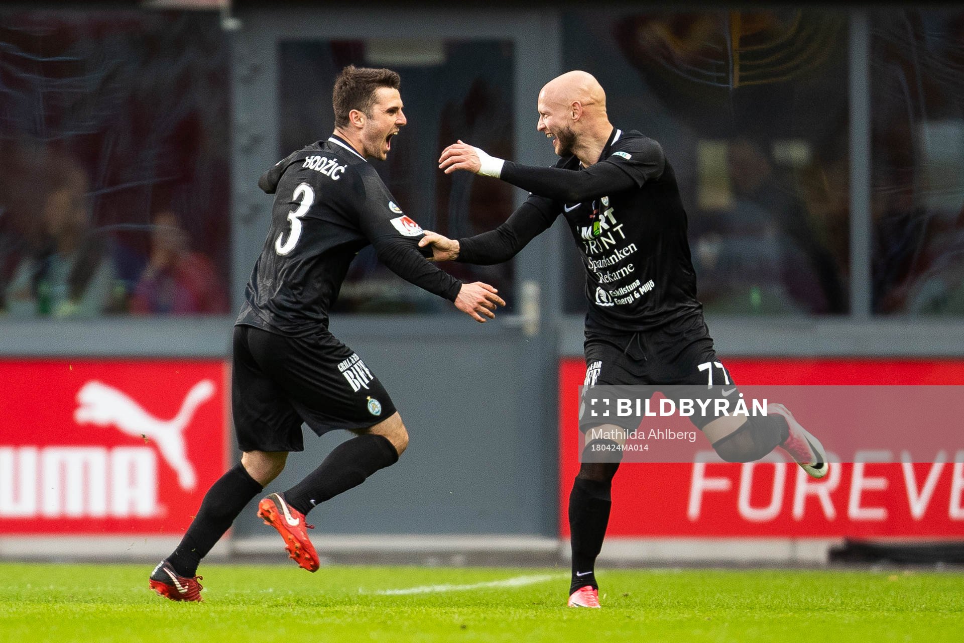 AFC Eskilstuna Kadir Hodzic jublar med Zourab Tsiskaridze efter att han gjort 0-1-målet under fotbollsmatchen i Superettan mellan Helsingborg och AFC Eskilstuna den 24 april 2018 i Helsingborg.