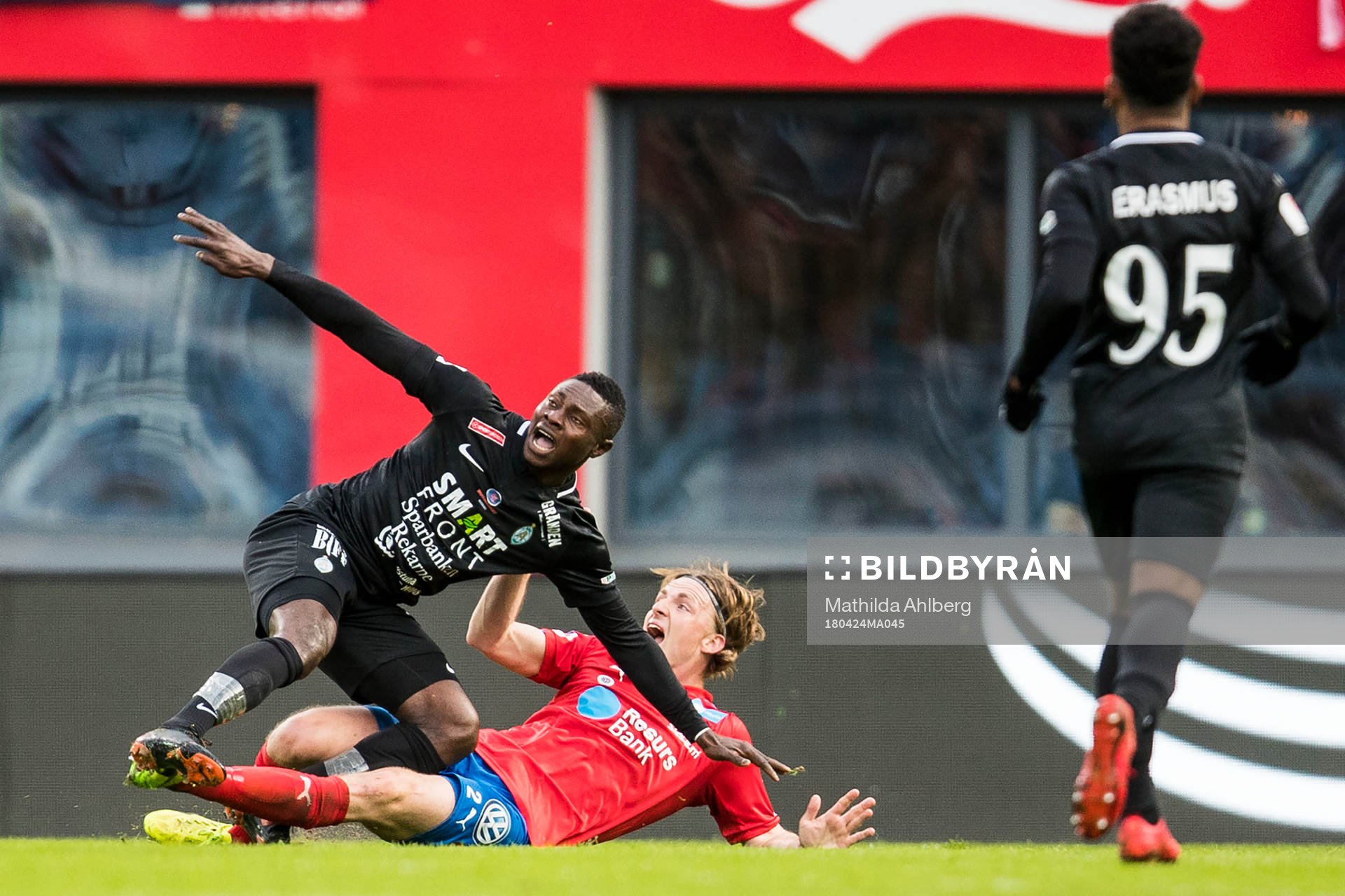 AFC Eskilstunas Oke Akpoveta  och Helsingborgs Carl