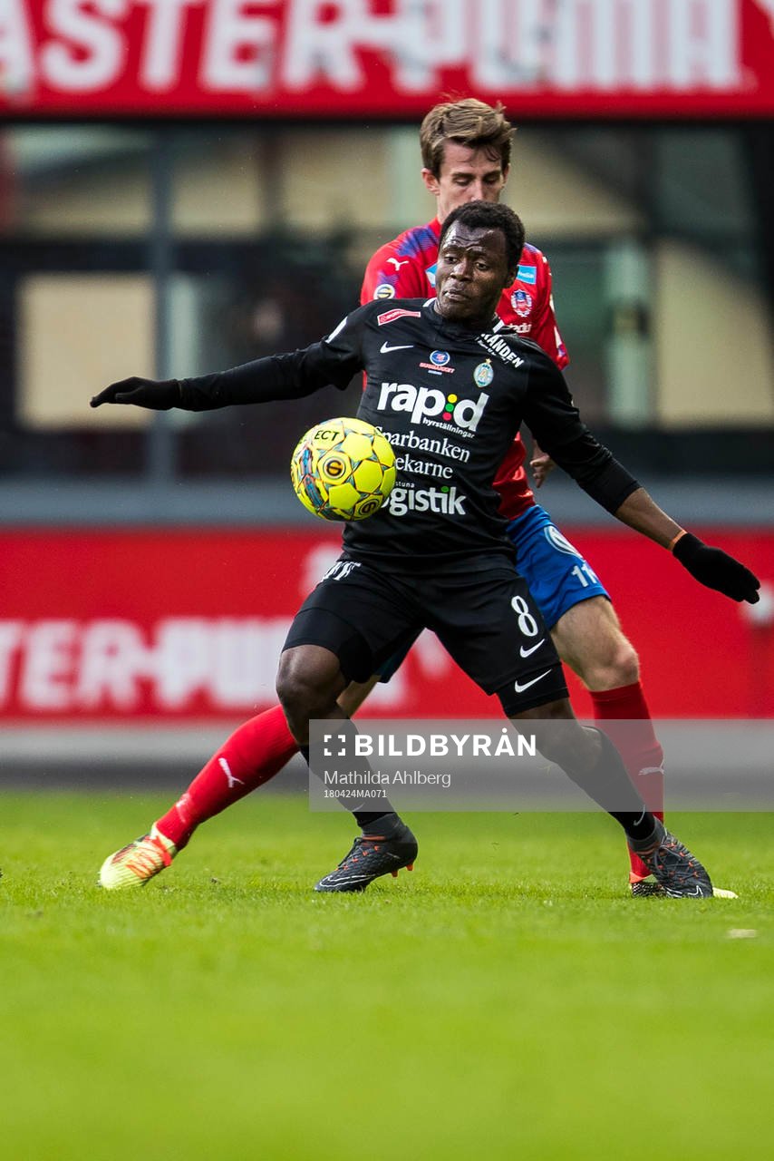 AFC Eskilstunas Ousmane Camara och Helsingborgs Adam