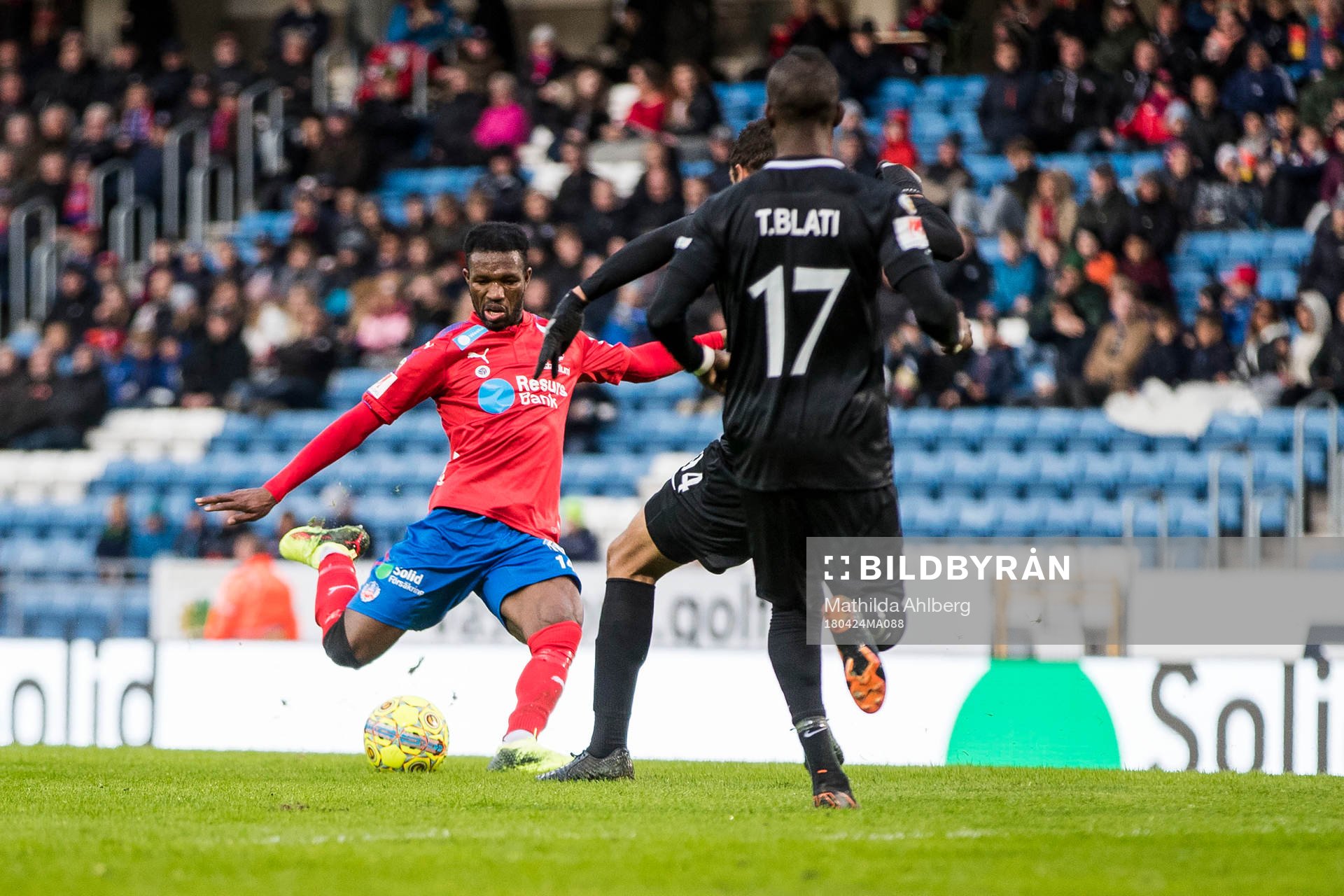 Helsingborgs Mohammed Abubakari skjuter
