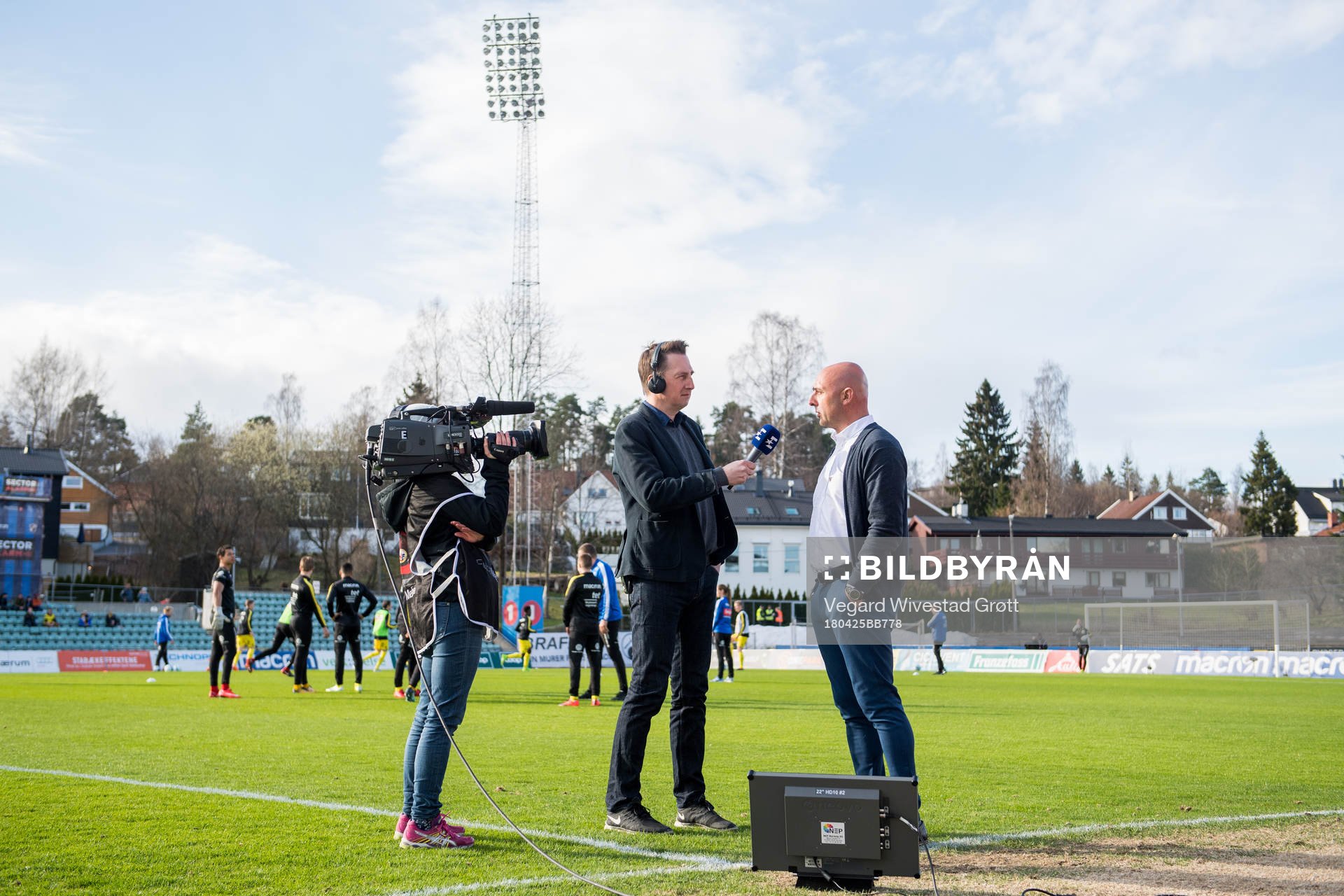 Jørn Sundby of Eurosport and Toni Ordinas, head coach of
