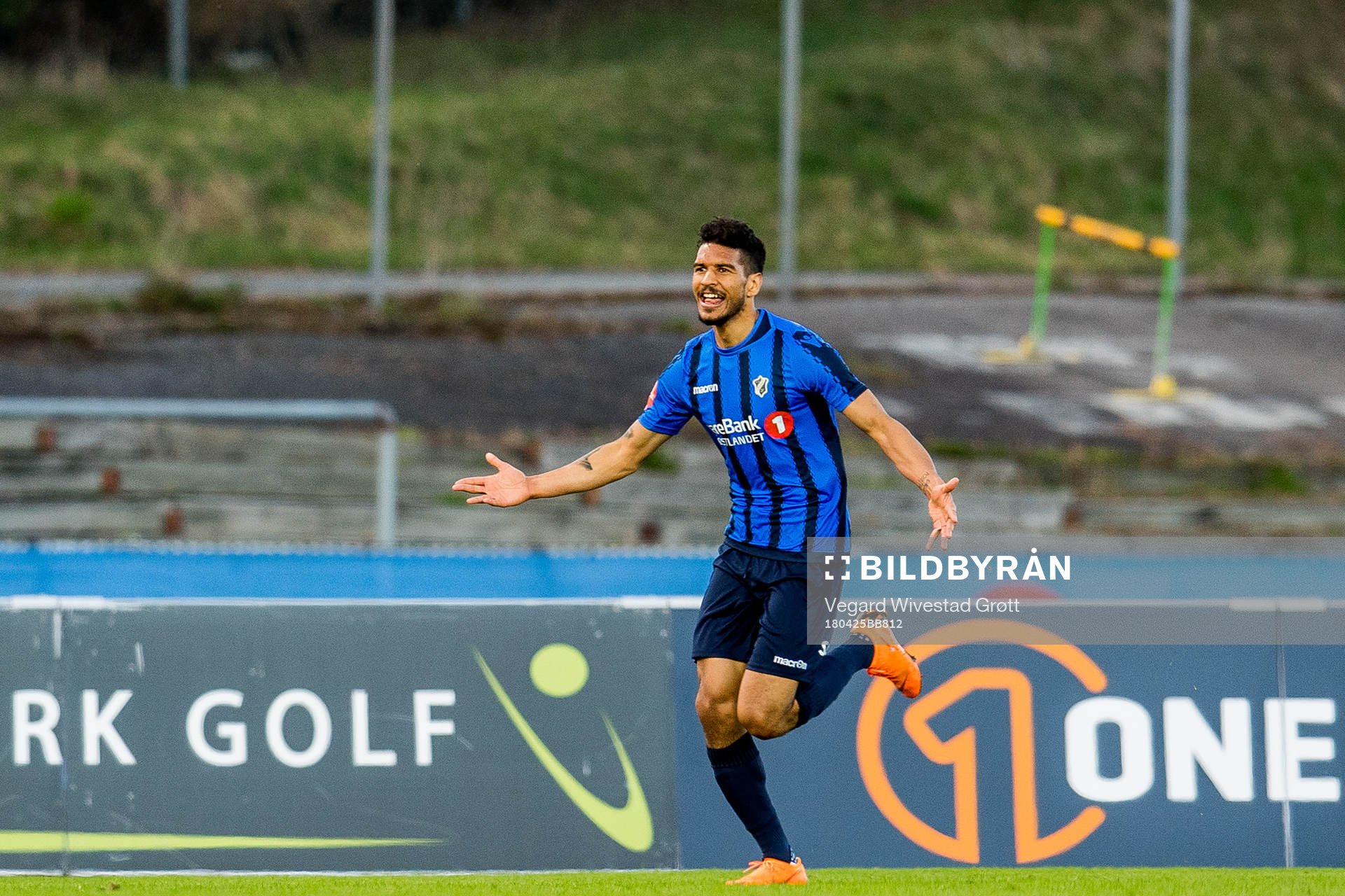 Ohi Omoijuanfo of Stabæk celebrates