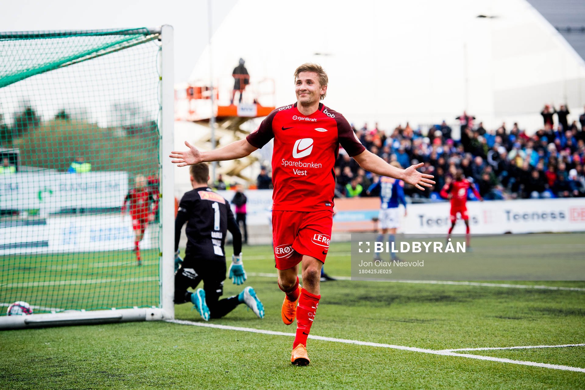 Steffen Lie Skålevik of Brann celebrates 1-0