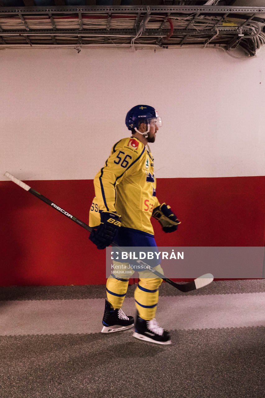 Sveriges Erik Gustafsson innan ishockeymatchen i Sweden