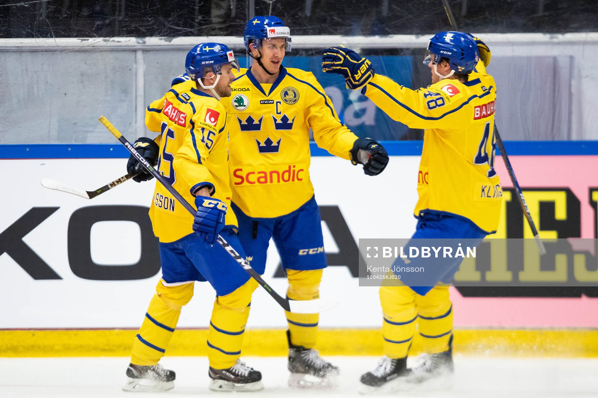 Sveriges Jacob Nilsson (v) jublar med Mikael Backlund (m)