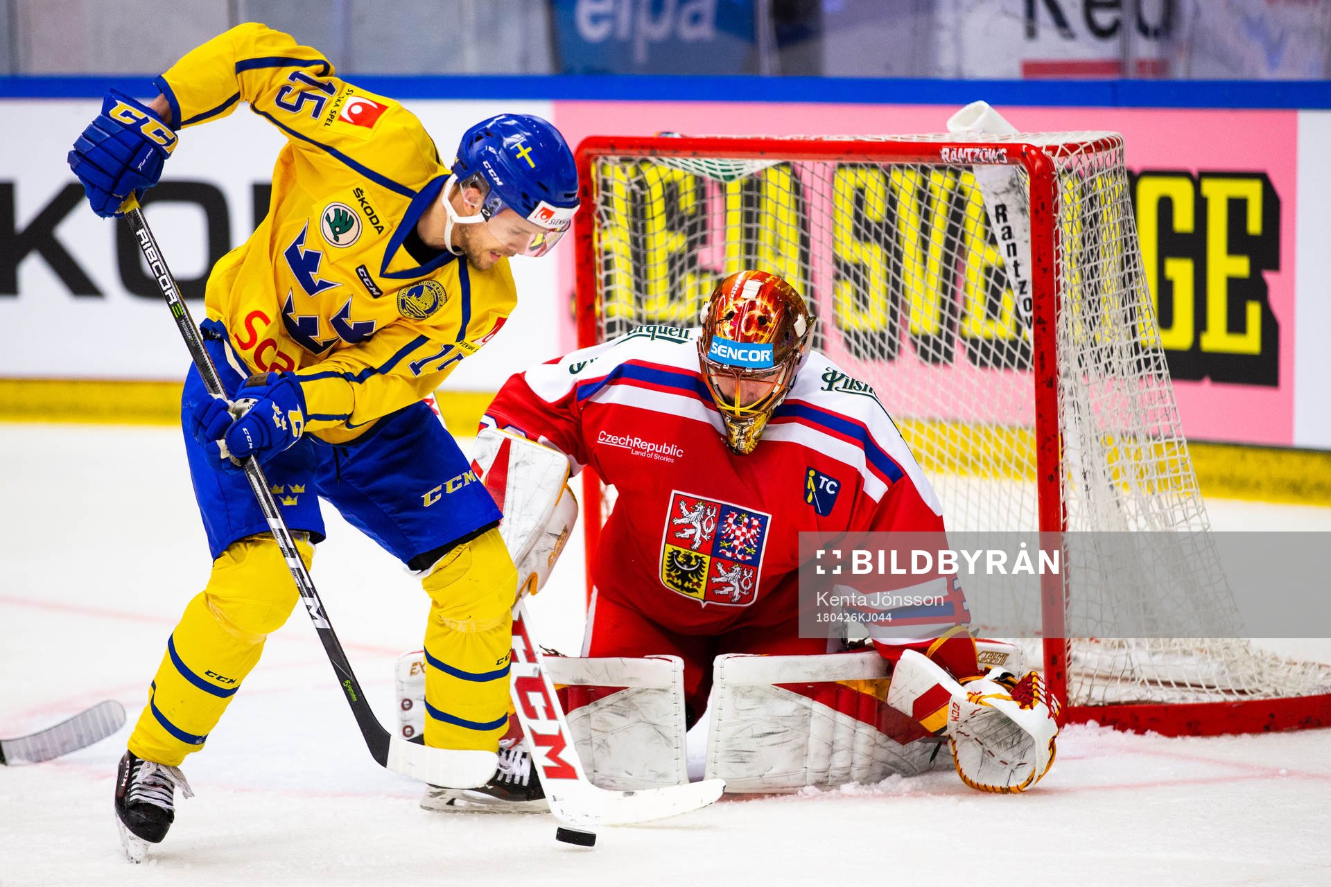 Sveriges Jacob Nilsson med ett läge framför Tjeckiens