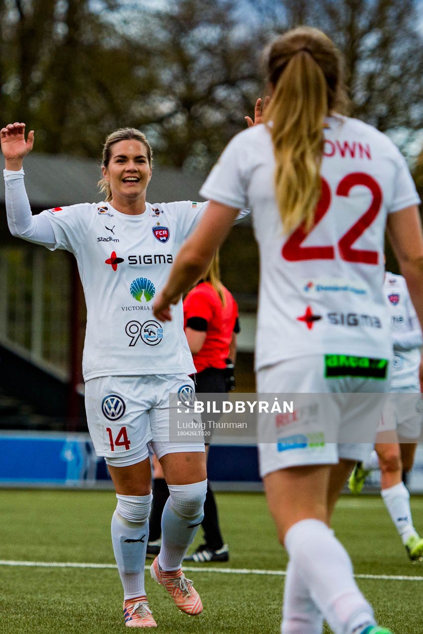 Rosengårds Hanna Folkesson jublar mot Fiona Brown som gjort 4-0 under fotbollsmatchen i Damallsvenskan mellan FC Rosengård och Eskilstuna den 26 april 2018 i Malmö.