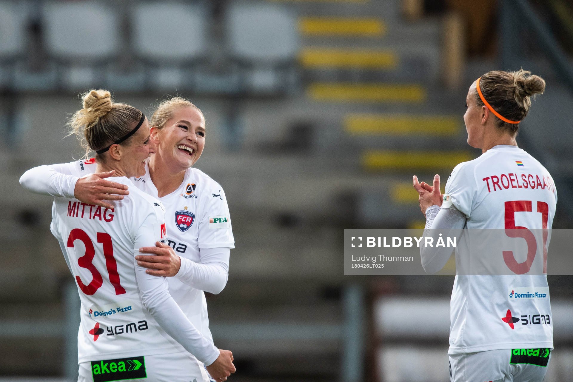 Rosengårds Anja Mittag och Lisa-Marie Utland jublar med