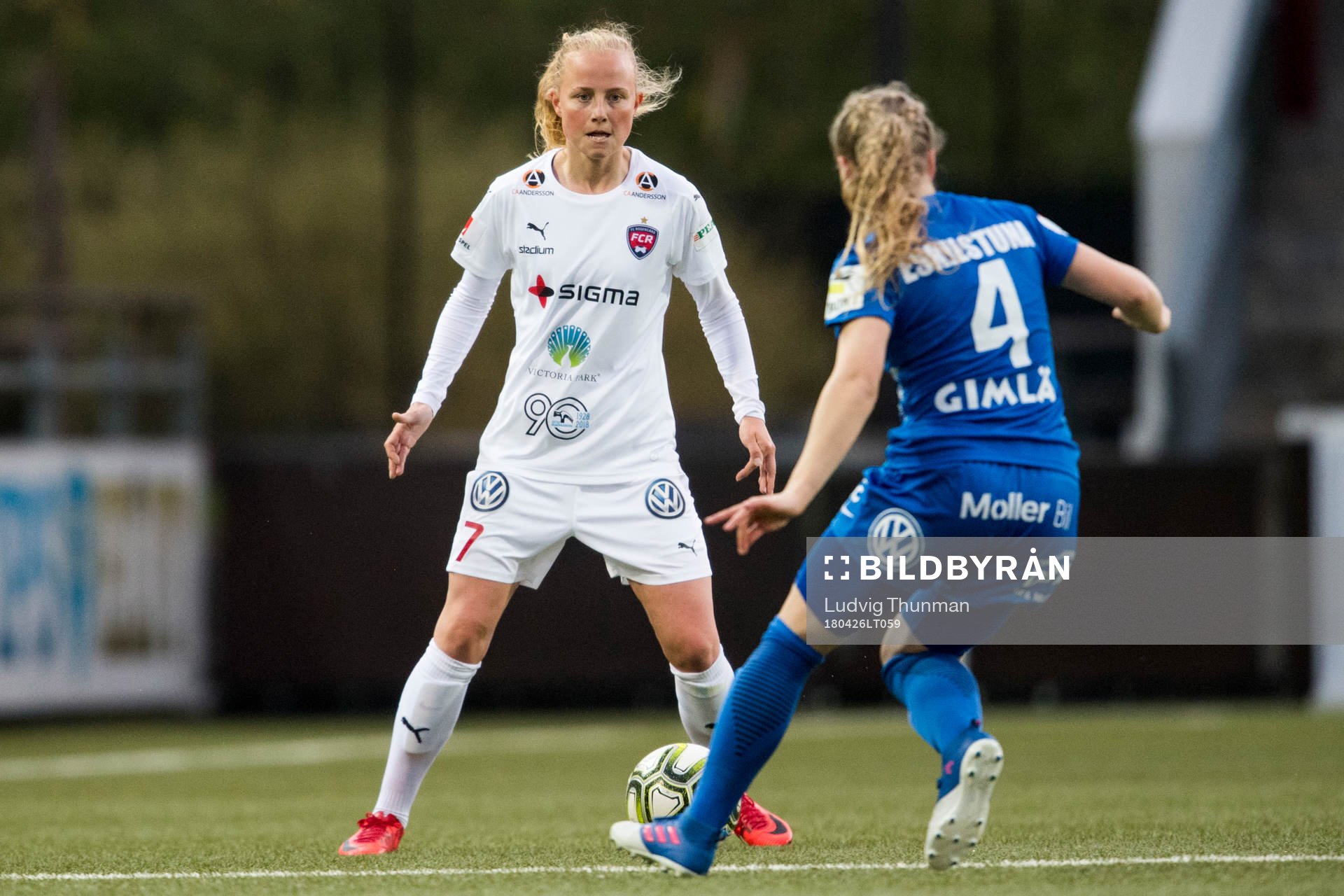 Rosengårds Ebba Wieder bevakar Eskilstunas Stina Niklasson