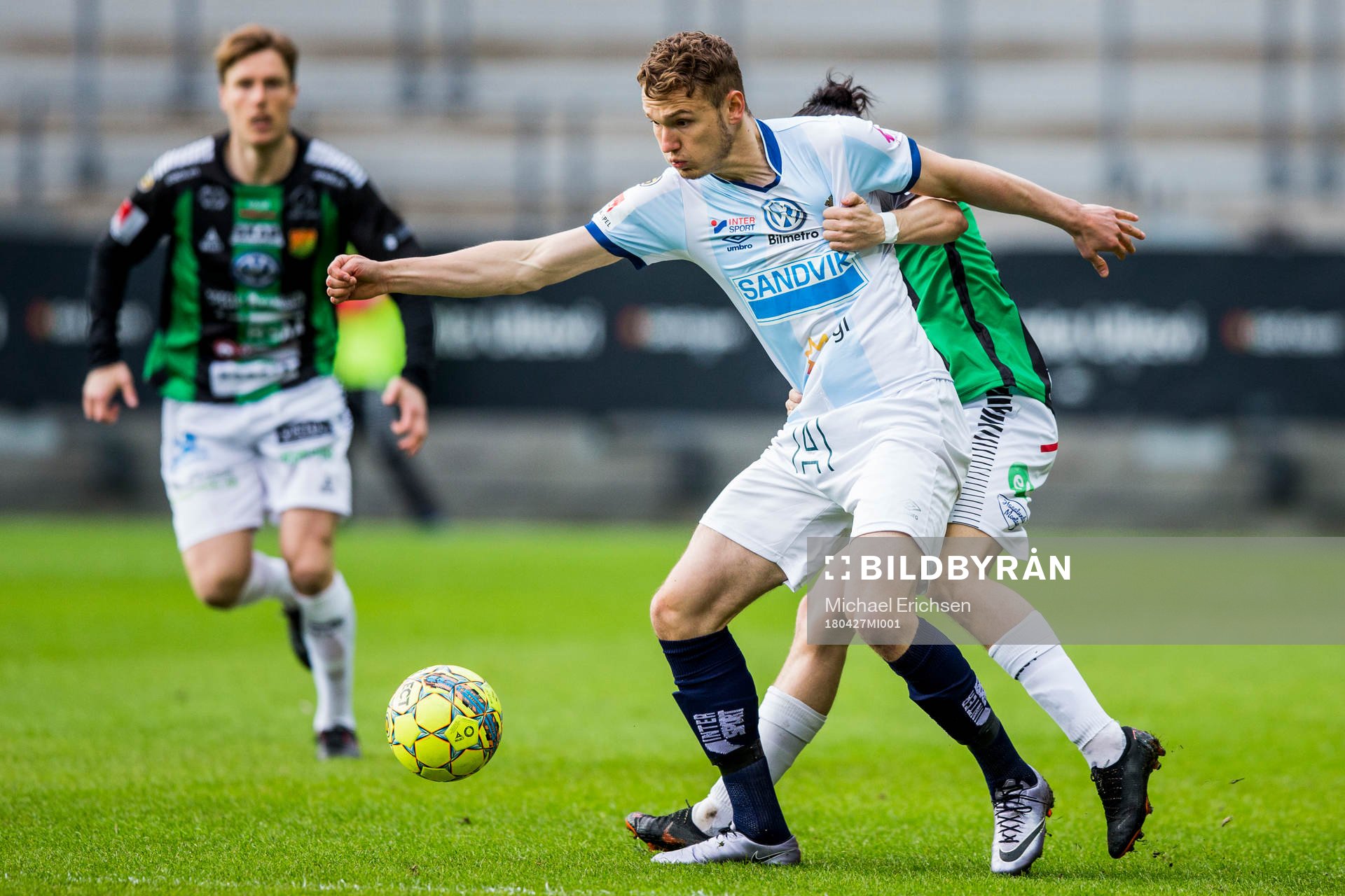 GAIS Jonas Lindberg och Gefles Piotr Johansson under fotbollsmatchen i Superettan mellan GAIS och Gefle den 27 april 2018 i Göteborg.
