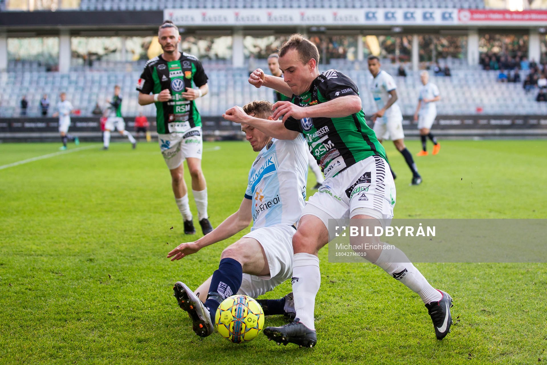 GAIS Calle Wede i kamp med Gefles Piotr Johansson under fotbollsmatchen i Superettan mellan GAIS och Gefle den 27 april 2018 i Göteborg.