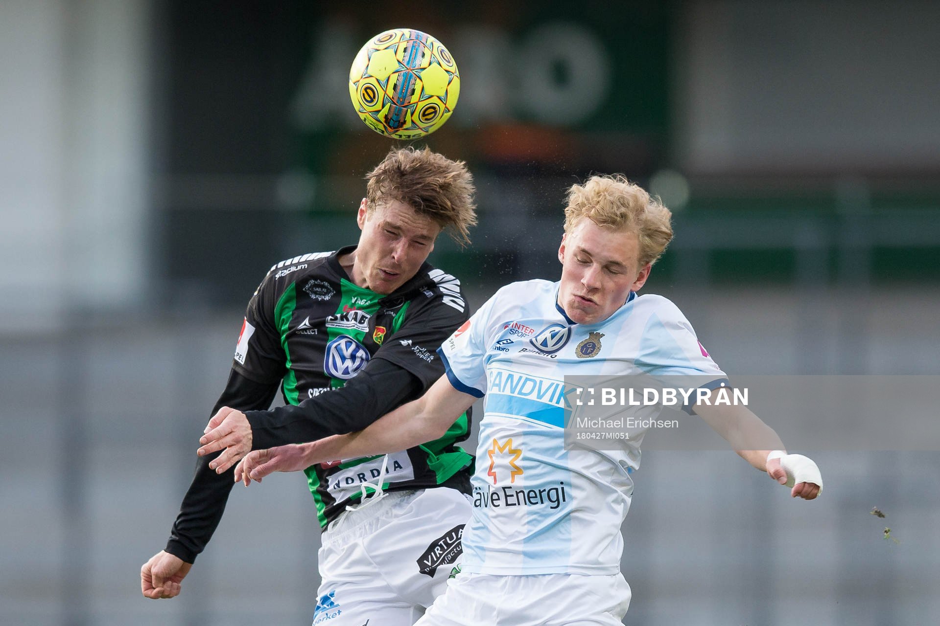 GAIS Marcus Bergholtz i nickduell med Gefles Adam Bergmark