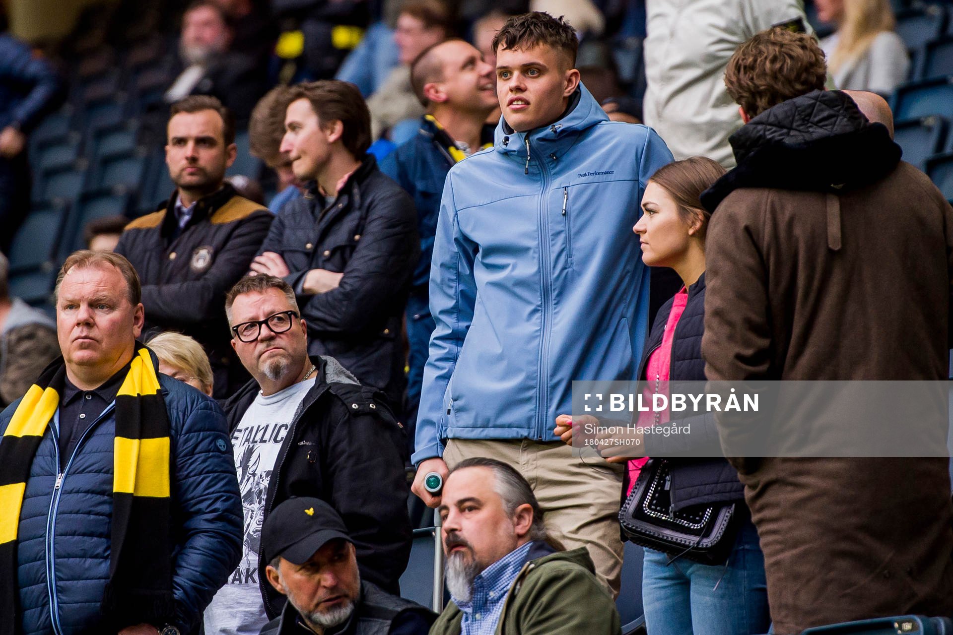 s målvakt Oscar Linnér på läktaren