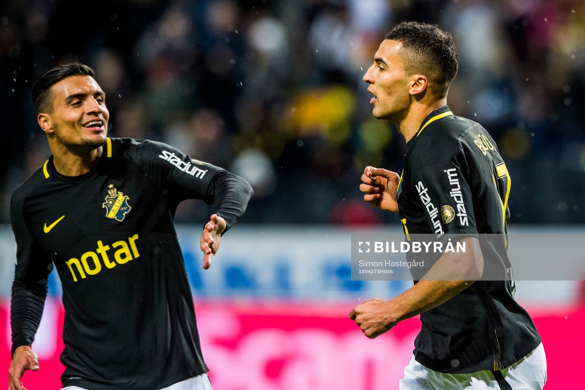s Nabil Bahoui jublar med Ahmed Yasin