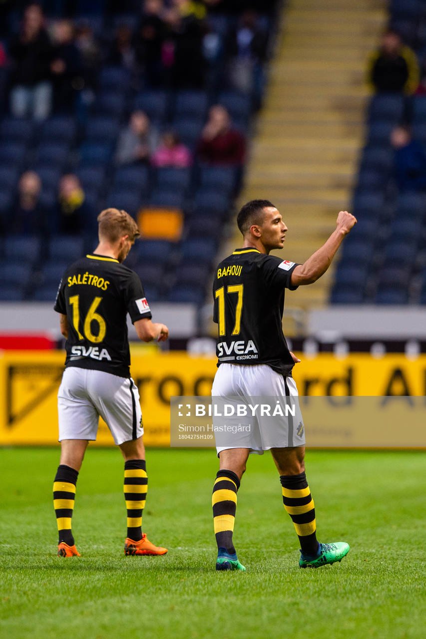 s Anton Salétros och Nabil Bahoui jublar