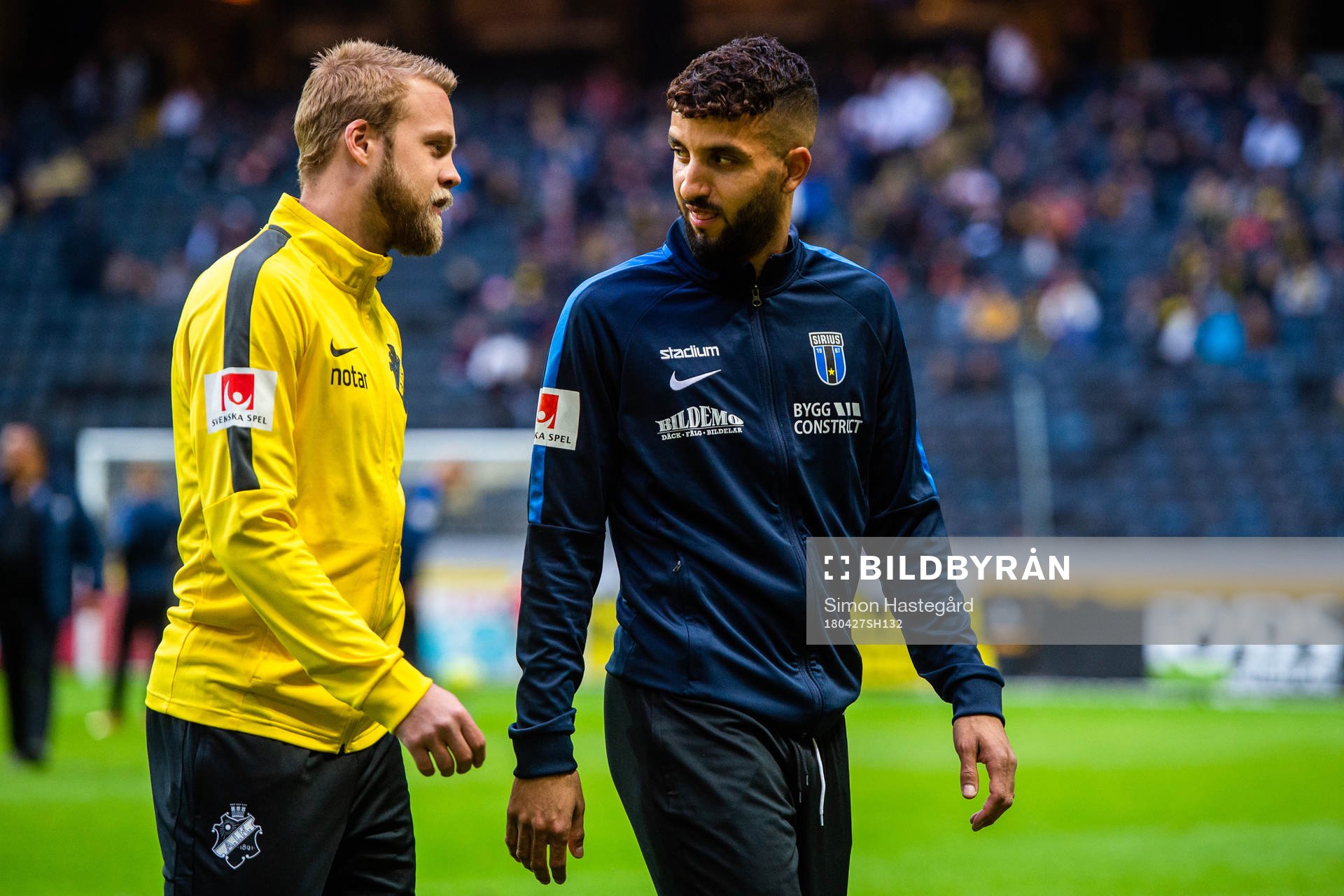s Daniel Sundgren och Sirius Omar Eddahri före