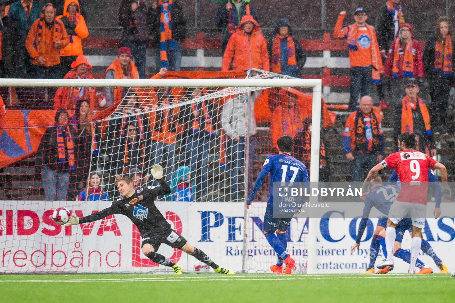 Adem Güven of Kongsvinger scores 1-2 behind Goalkeeper